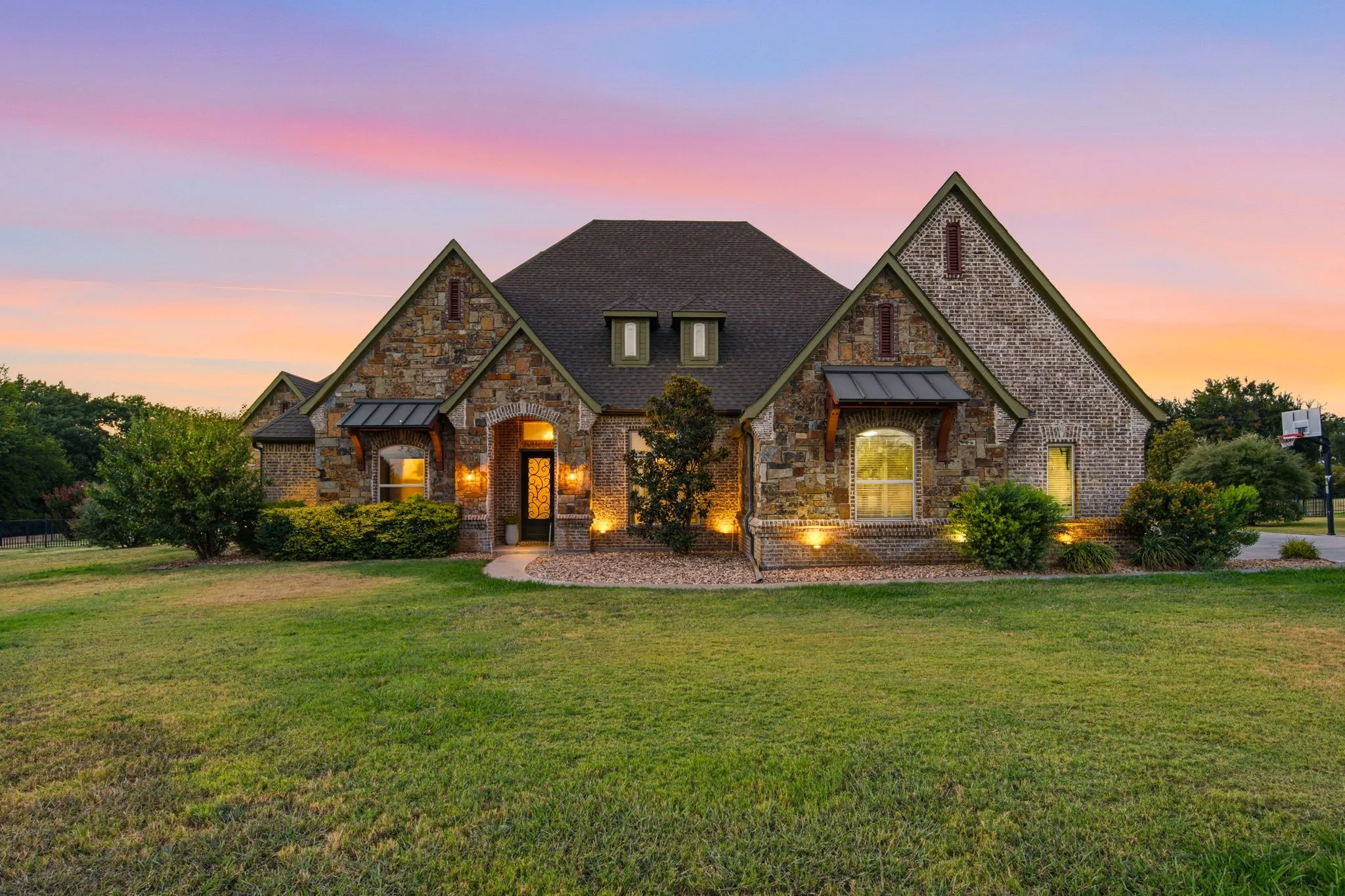Single Family Residence For Sale in Wise County , 110 Aurora Lights Trail, Aurora, Texas 76078, 5 Bedroom, 5 Bathroom, 3 Garage spaces, 4,924 Sqft, built in 2014, mls#21335406, Real Estate Agent in Aurora, Homes For Sale in Wise county, Homes For Sale in Aurora, Realtor in Aurora Texas, Real Estate Brokerage Independent Realty Texas, Luminita Cordes Realtor