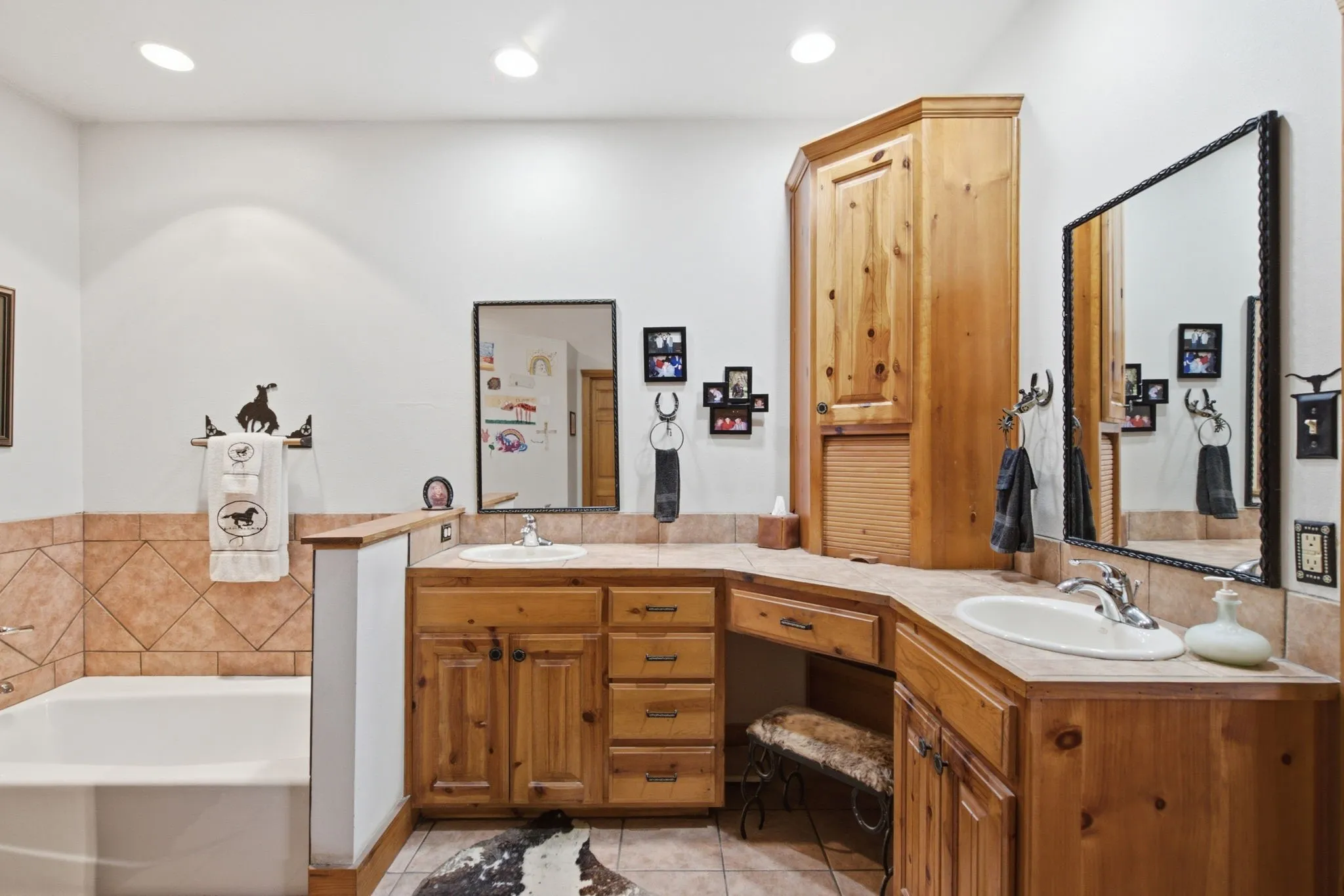 Single Family Residence For Sale in Denton County , 1590 Lawlis Lane, Sanger, Texas 76266, 2 Bedrooms, 2 Bathrooms, Garage spaces, 1,706 Sqft, built in 2002, Price $875,000, mls#21335711, Real Estate Agent in Sanger, Homes For Sale in Denton county, Homes For Sale in Sanger, Realtor in Sanger Texas, Real Estate Brokerage Independent Realty Texas, Luminita Cordes Realtor