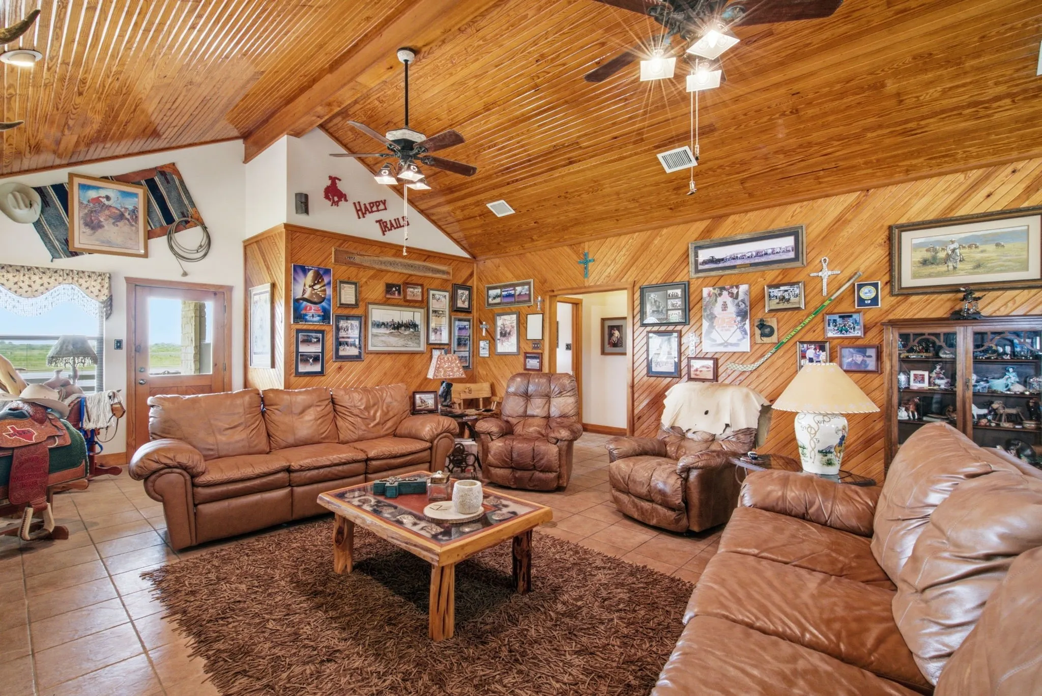 Single Family Residence For Sale in Denton County , 1590 Lawlis Lane, Sanger, Texas 76266, 2 Bedrooms, 2 Bathrooms, Garage spaces, 1,706 Sqft, built in 2002, Price $875,000, mls#21335711, Real Estate Agent in Sanger, Homes For Sale in Denton county, Homes For Sale in Sanger, Realtor in Sanger Texas, Real Estate Brokerage Independent Realty Texas, Luminita Cordes Realtor