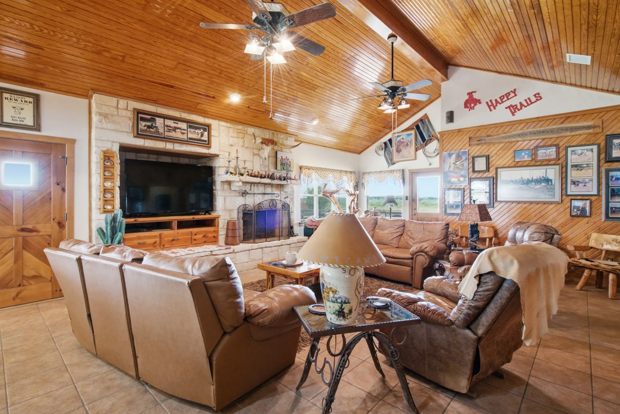 Single Family Residence For Sale in Denton County , 1590 Lawlis Lane, Sanger, Texas 76266, 2 Bedrooms, 2 Bathrooms, Garage spaces, 1,706 Sqft, built in 2002, Price $875,000, mls#21335711, Real Estate Agent in Sanger, Homes For Sale in Denton county, Homes For Sale in Sanger, Realtor in Sanger Texas, Real Estate Brokerage Independent Realty Texas, Luminita Cordes Realtor