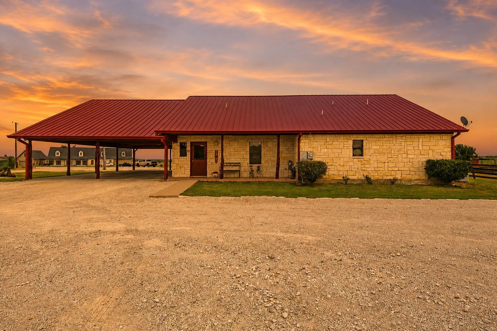 Single Family Residence For Sale in Denton County , 1590 Lawlis Lane, Sanger, Texas 76266, 2 Bedrooms, 2 Bathrooms, Garage spaces, 1,706 Sqft, built in 2002, Price $875,000, mls#21335711, Real Estate Agent in Sanger, Homes For Sale in Denton county, Homes For Sale in Sanger, Realtor in Sanger Texas, Real Estate Brokerage Independent Realty Texas, Luminita Cordes Realtor