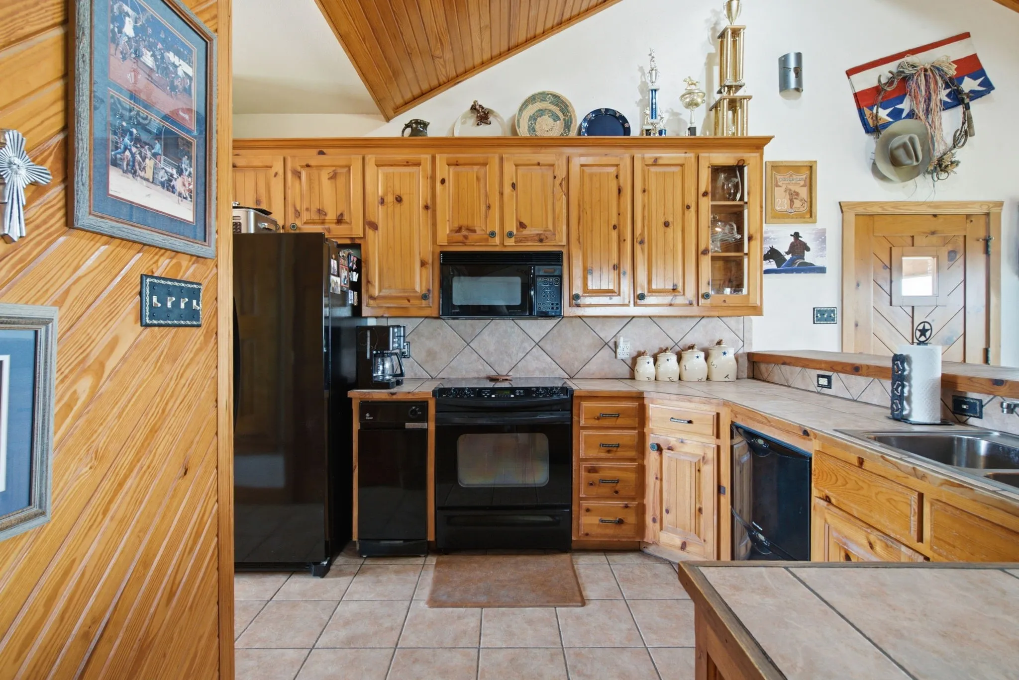 Single Family Residence For Sale in Denton County , 1590 Lawlis Lane, Sanger, Texas 76266, 2 Bedrooms, 2 Bathrooms, Garage spaces, 1,706 Sqft, built in 2002, Price $875,000, mls#21335711, Real Estate Agent in Sanger, Homes For Sale in Denton county, Homes For Sale in Sanger, Realtor in Sanger Texas, Real Estate Brokerage Independent Realty Texas, Luminita Cordes Realtor