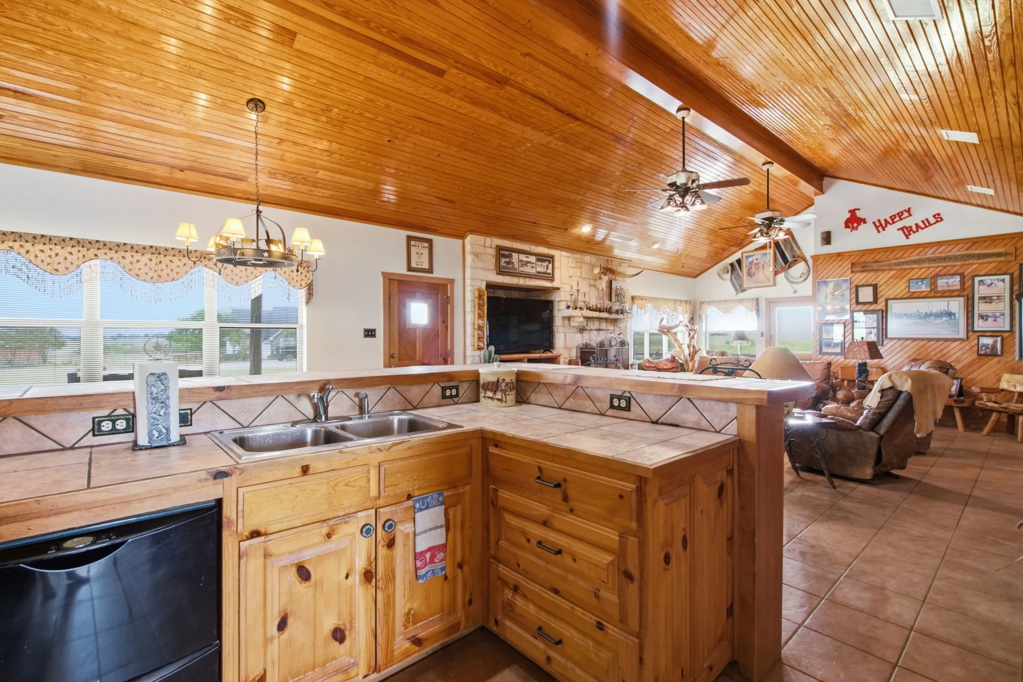 Single Family Residence For Sale in Denton County , 1590 Lawlis Lane, Sanger, Texas 76266, 2 Bedrooms, 2 Bathrooms, Garage spaces, 1,706 Sqft, built in 2002, Price $875,000, mls#21335711, Real Estate Agent in Sanger, Homes For Sale in Denton county, Homes For Sale in Sanger, Realtor in Sanger Texas, Real Estate Brokerage Independent Realty Texas, Luminita Cordes Realtor