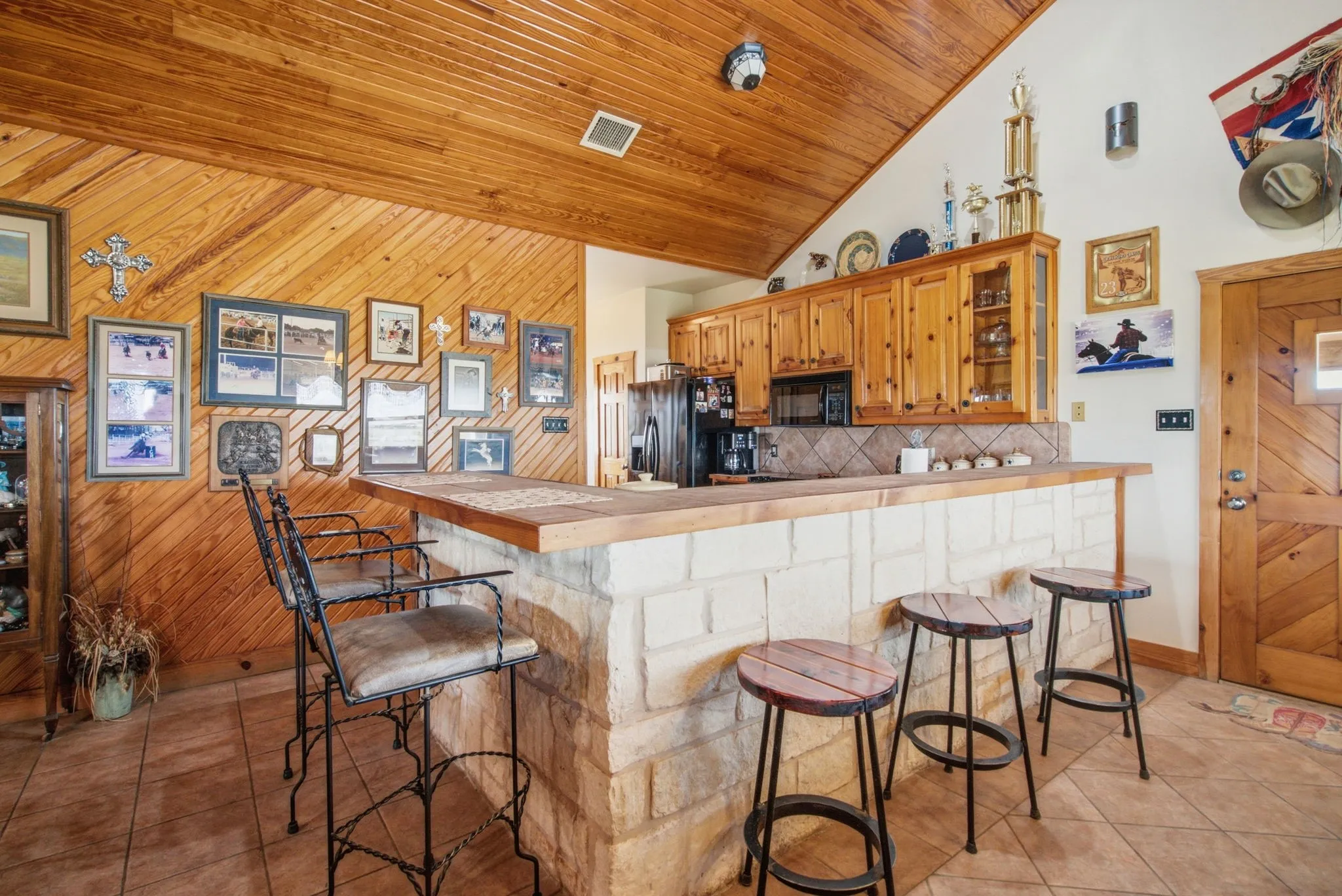 Single Family Residence For Sale in Denton County , 1590 Lawlis Lane, Sanger, Texas 76266, 2 Bedrooms, 2 Bathrooms, Garage spaces, 1,706 Sqft, built in 2002, Price $875,000, mls#21335711, Real Estate Agent in Sanger, Homes For Sale in Denton county, Homes For Sale in Sanger, Realtor in Sanger Texas, Real Estate Brokerage Independent Realty Texas, Luminita Cordes Realtor