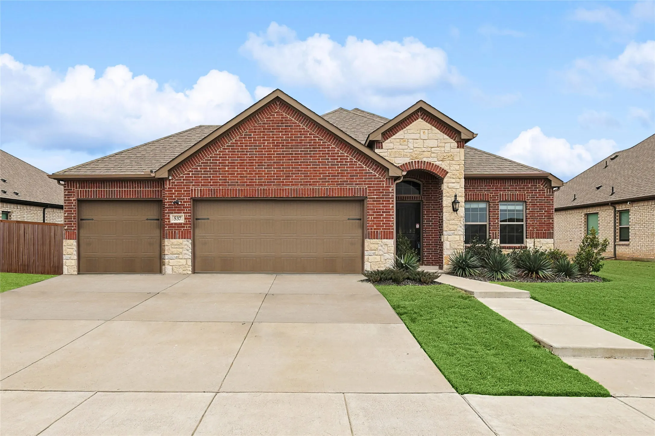 Single Family Residence For Rent in Rockwall County , 537 Oleander Drive, Royse City, Texas 75189, 3 Bedroom, 2 Bathroom, 3 Garage spaces, 1,883 Sqft, built in 2021, mls#21333044, Real Estate Agent in Royse City, Homes For Rent in Rockwall county, Homes For Rent in Royse City, Realtor in Royse City Texas, Real Estate Brokerage Independent Realty Texas, Luminita Cordes Realtor