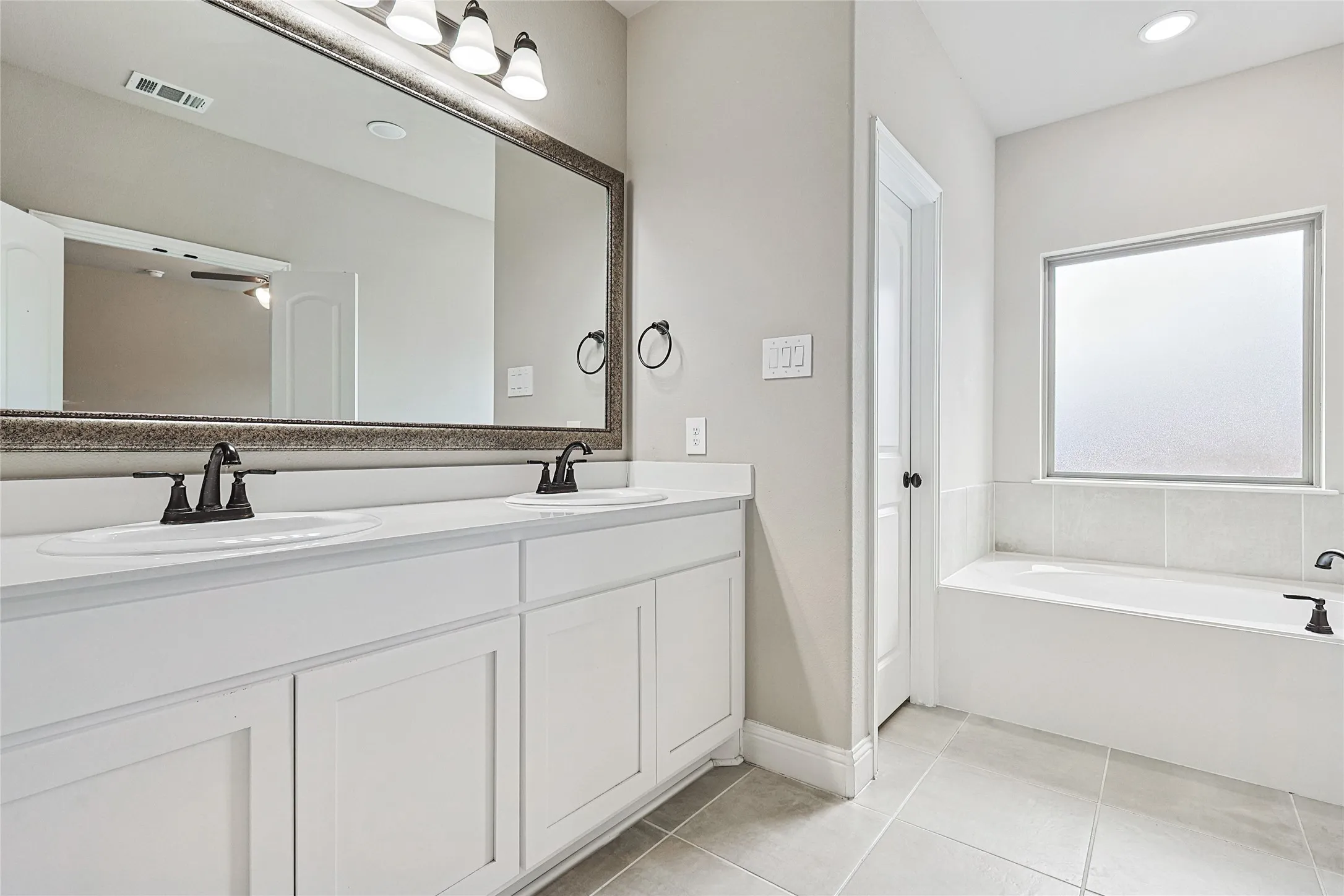 Single Family Residence For Rent in Rockwall County , 537 Oleander Drive, Royse City, Texas 75189, 3 Bedroom, 2 Bathroom, 3 Garage spaces, 1,883 Sqft, built in 2021, mls#21333044, Real Estate Agent in Royse City, Homes For Rent in Rockwall county, Homes For Rent in Royse City, Realtor in Royse City Texas, Real Estate Brokerage Independent Realty Texas, Luminita Cordes Realtor