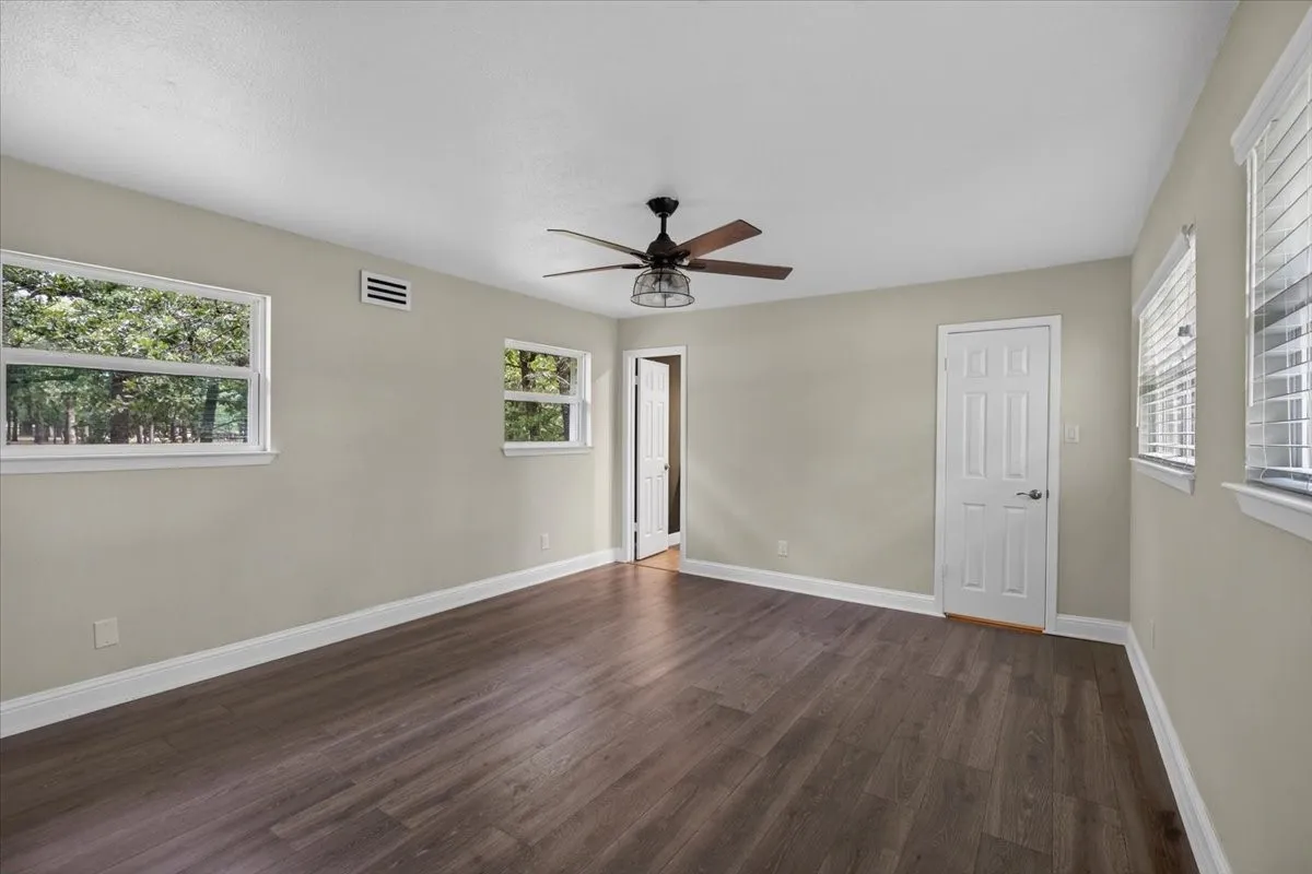 Single Family Residence For Sale in Henderson County , 127 Pinnacle Club Drive, Mabank, Texas 75156, 3 Bedroom, 3 Bathroom, 2 Garage spaces, 2,062 Sqft, built in 1989, Price $449,000, mls#21335584, Real Estate Agent in Mabank, Homes For Sale in Henderson county, Homes For Sale in Mabank, Realtor in Mabank Texas, Real Estate Brokerage Independent Realty Texas, Luminita Cordes Realtor
