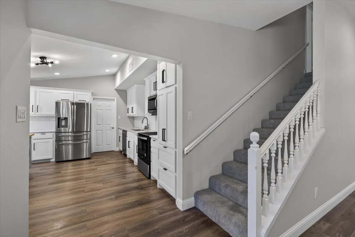 Single Family Residence For Sale in Henderson County , 127 Pinnacle Club Drive, Mabank, Texas 75156, 3 Bedroom, 3 Bathroom, 2 Garage spaces, 2,062 Sqft, built in 1989, Price $449,000, mls#21335584, Real Estate Agent in Mabank, Homes For Sale in Henderson county, Homes For Sale in Mabank, Realtor in Mabank Texas, Real Estate Brokerage Independent Realty Texas, Luminita Cordes Realtor
