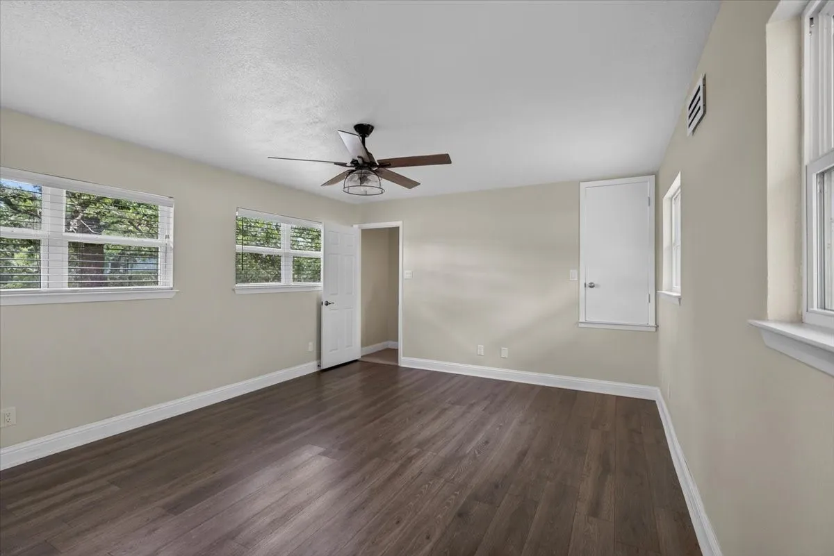 Single Family Residence For Sale in Henderson County , 127 Pinnacle Club Drive, Mabank, Texas 75156, 3 Bedroom, 3 Bathroom, 2 Garage spaces, 2,062 Sqft, built in 1989, Price $449,000, mls#21335584, Real Estate Agent in Mabank, Homes For Sale in Henderson county, Homes For Sale in Mabank, Realtor in Mabank Texas, Real Estate Brokerage Independent Realty Texas, Luminita Cordes Realtor
