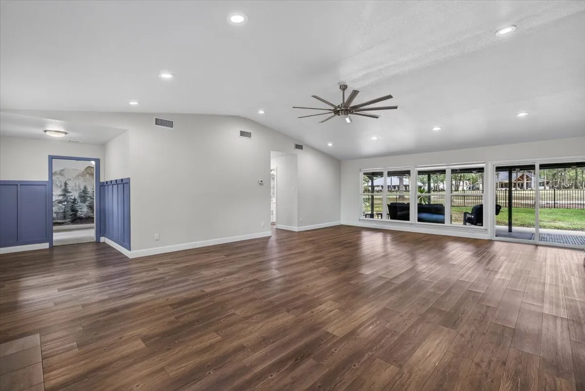 Single Family Residence For Sale in Henderson County , 127 Pinnacle Club Drive, Mabank, Texas 75156, 3 Bedroom, 3 Bathroom, 2 Garage spaces, 2,062 Sqft, built in 1989, Price $449,000, mls#21335584, Real Estate Agent in Mabank, Homes For Sale in Henderson county, Homes For Sale in Mabank, Realtor in Mabank Texas, Real Estate Brokerage Independent Realty Texas, Luminita Cordes Realtor