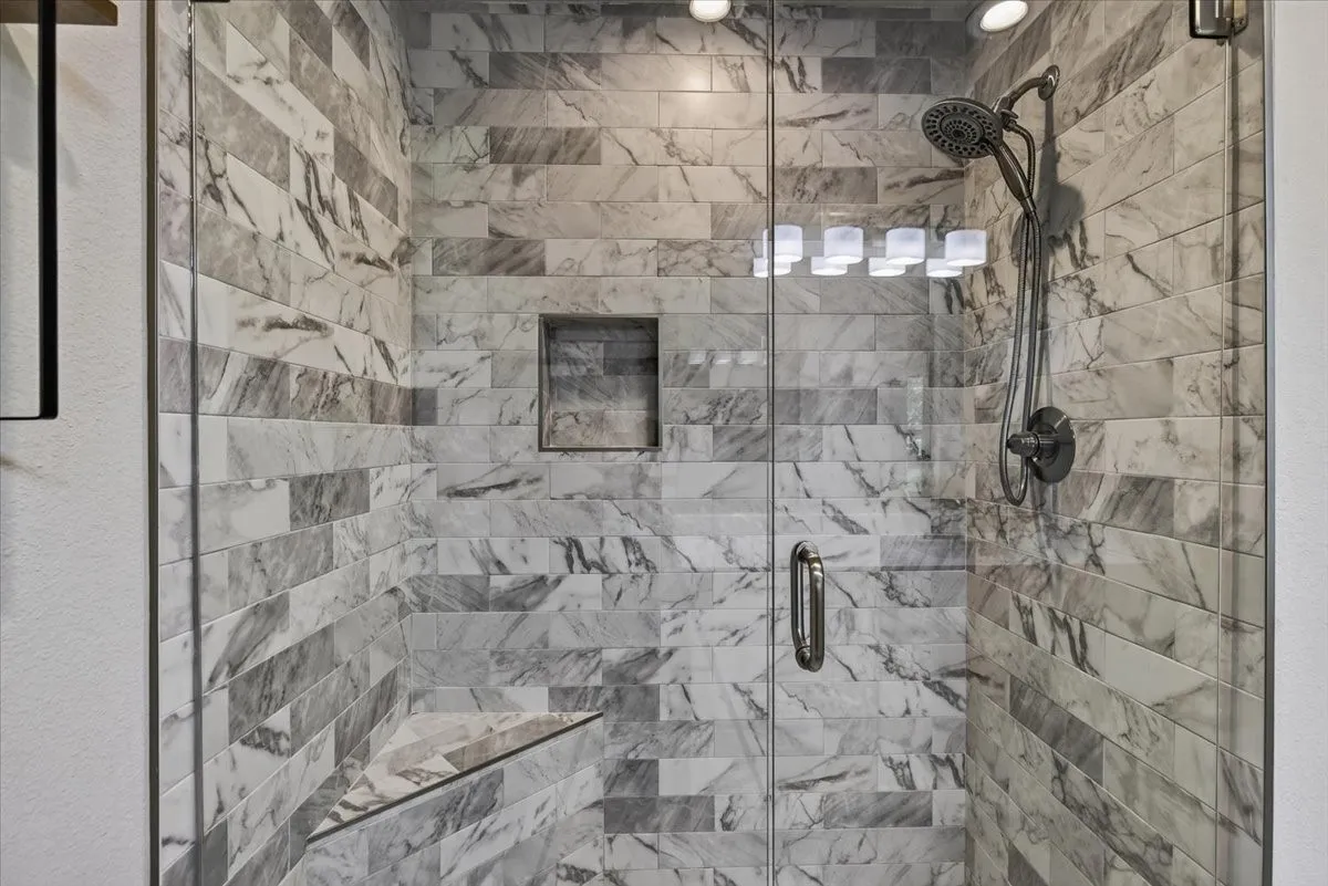 Single Family Residence For Sale in Henderson County , 127 Pinnacle Club Drive, Mabank, Texas 75156, 3 Bedroom, 3 Bathroom, 2 Garage spaces, 2,062 Sqft, built in 1989, Price $449,000, mls#21335584, Real Estate Agent in Mabank, Homes For Sale in Henderson county, Homes For Sale in Mabank, Realtor in Mabank Texas, Real Estate Brokerage Independent Realty Texas, Luminita Cordes Realtor