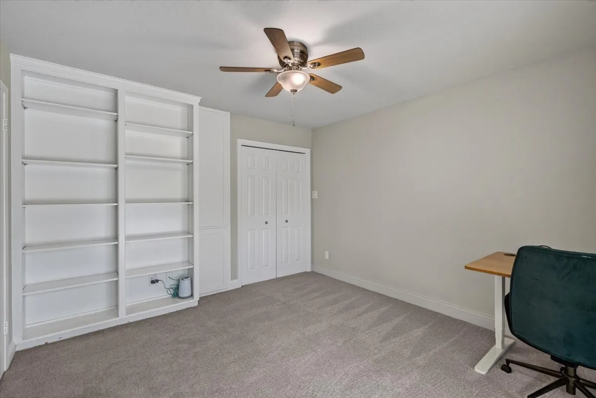 Single Family Residence For Sale in Henderson County , 127 Pinnacle Club Drive, Mabank, Texas 75156, 3 Bedroom, 3 Bathroom, 2 Garage spaces, 2,062 Sqft, built in 1989, Price $449,000, mls#21335584, Real Estate Agent in Mabank, Homes For Sale in Henderson county, Homes For Sale in Mabank, Realtor in Mabank Texas, Real Estate Brokerage Independent Realty Texas, Luminita Cordes Realtor