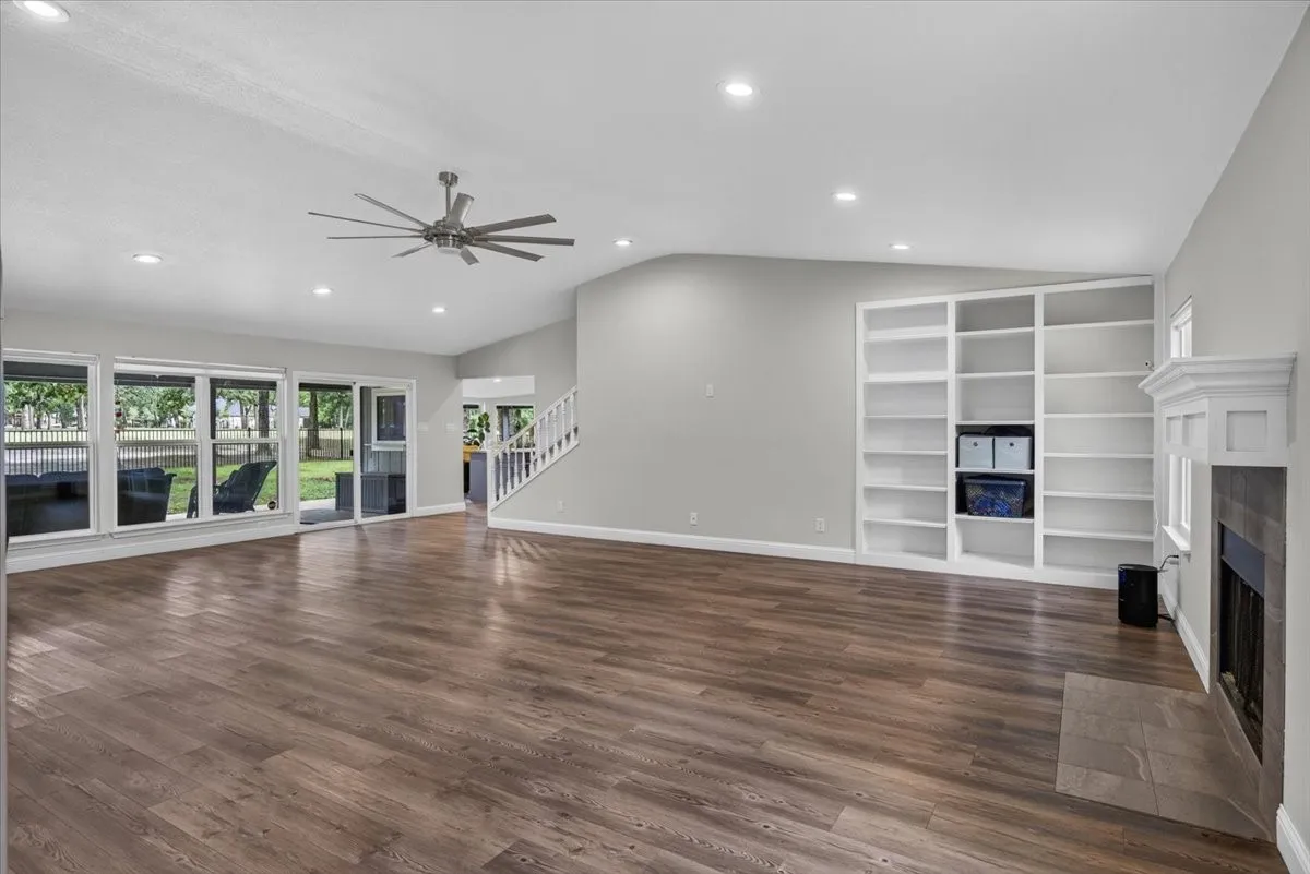 Single Family Residence For Sale in Henderson County , 127 Pinnacle Club Drive, Mabank, Texas 75156, 3 Bedroom, 3 Bathroom, 2 Garage spaces, 2,062 Sqft, built in 1989, Price $449,000, mls#21335584, Real Estate Agent in Mabank, Homes For Sale in Henderson county, Homes For Sale in Mabank, Realtor in Mabank Texas, Real Estate Brokerage Independent Realty Texas, Luminita Cordes Realtor