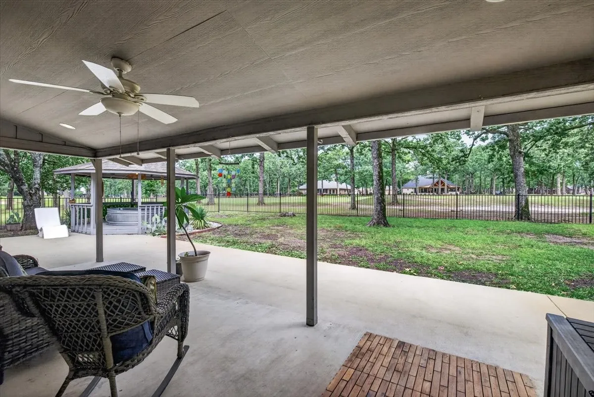 Single Family Residence For Sale in Henderson County , 127 Pinnacle Club Drive, Mabank, Texas 75156, 3 Bedroom, 3 Bathroom, 2 Garage spaces, 2,062 Sqft, built in 1989, Price $449,000, mls#21335584, Real Estate Agent in Mabank, Homes For Sale in Henderson county, Homes For Sale in Mabank, Realtor in Mabank Texas, Real Estate Brokerage Independent Realty Texas, Luminita Cordes Realtor