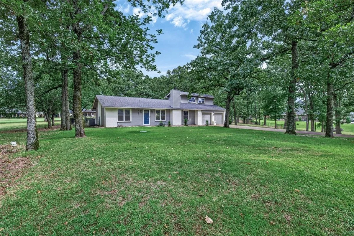 Single Family Residence For Sale in Henderson County , 127 Pinnacle Club Drive, Mabank, Texas 75156, 3 Bedroom, 3 Bathroom, 2 Garage spaces, 2,062 Sqft, built in 1989, Price $449,000, mls#21335584, Real Estate Agent in Mabank, Homes For Sale in Henderson county, Homes For Sale in Mabank, Realtor in Mabank Texas, Real Estate Brokerage Independent Realty Texas, Luminita Cordes Realtor