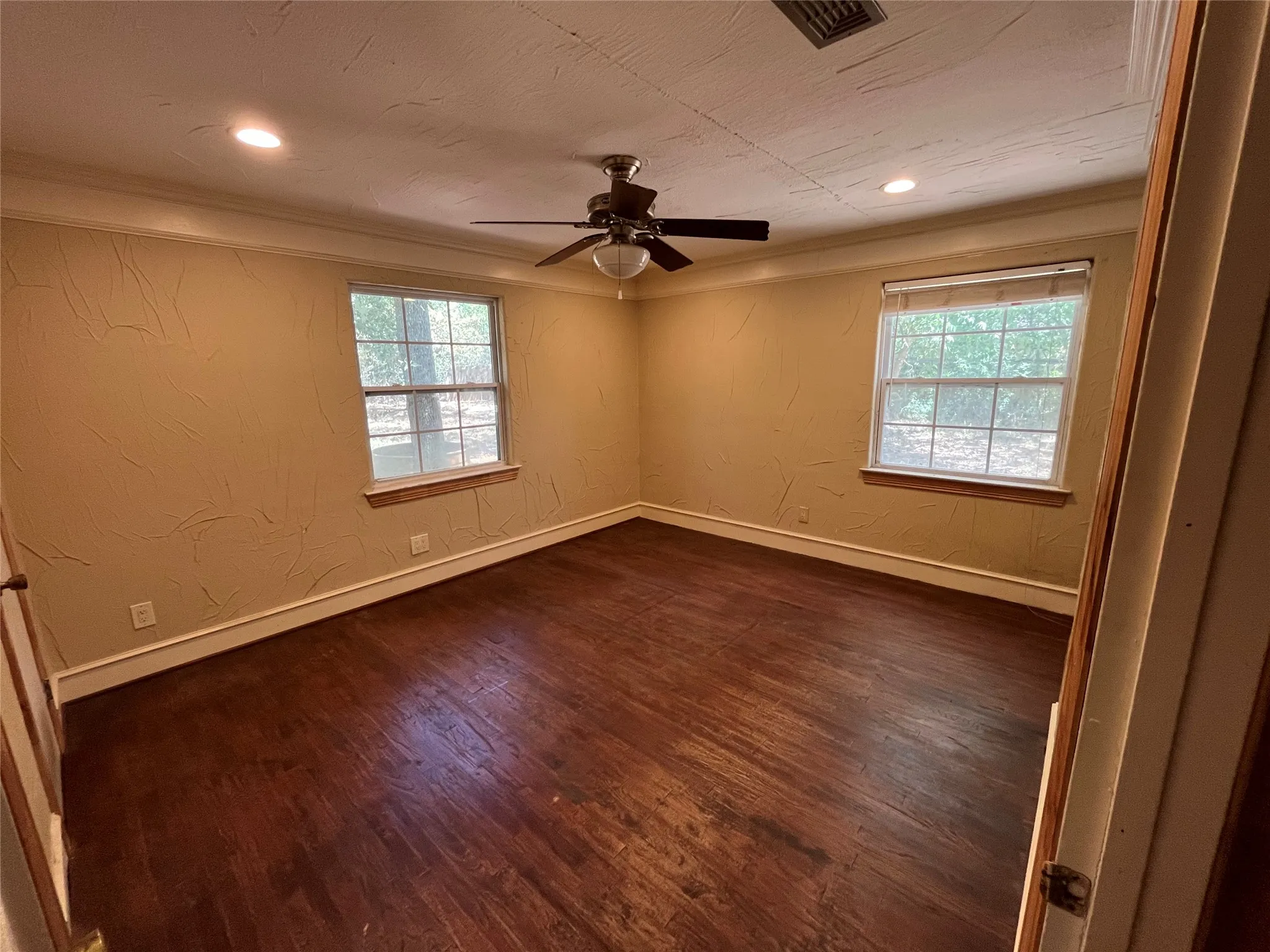 Single Family Residence For Sale in Tarrant County , 2320 Los Robles Drive, Grapevine, Texas 76051, 3 Bedroom, 2 Bathroom, 2 Garage spaces, 1,734 Sqft, built in 1968, mls#21326366, Real Estate Agent in Grapevine, Homes For Sale in Tarrant county, Homes For Sale in Grapevine, Realtor in Grapevine Texas, Real Estate Brokerage Independent Realty Texas, Luminita Cordes Realtor