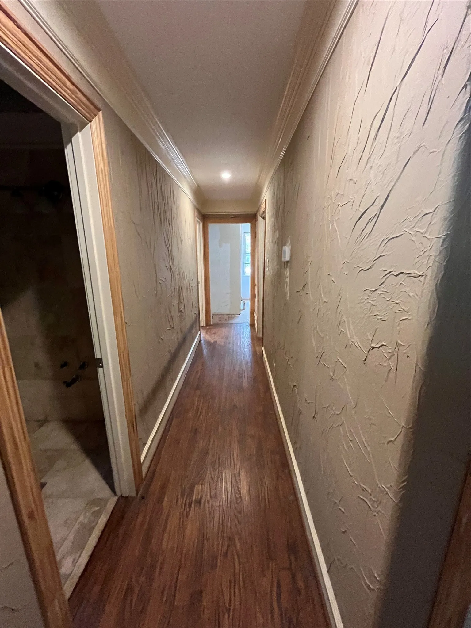 Single Family Residence For Sale in Tarrant County , 2320 Los Robles Drive, Grapevine, Texas 76051, 3 Bedroom, 2 Bathroom, 2 Garage spaces, 1,734 Sqft, built in 1968, mls#21326366, Real Estate Agent in Grapevine, Homes For Sale in Tarrant county, Homes For Sale in Grapevine, Realtor in Grapevine Texas, Real Estate Brokerage Independent Realty Texas, Luminita Cordes Realtor