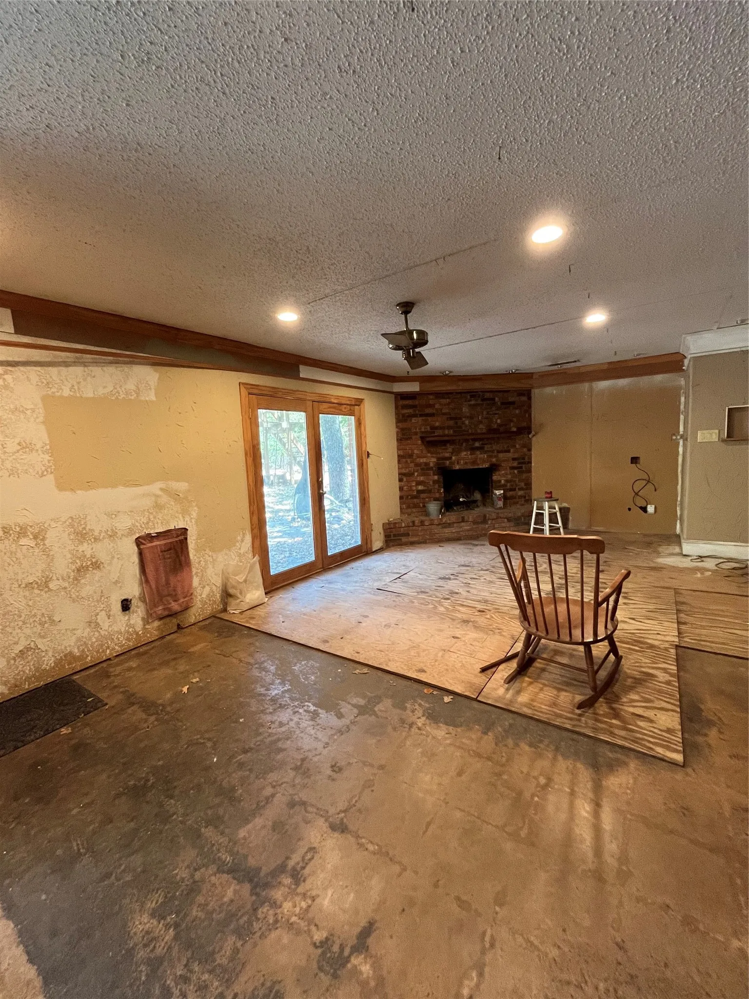 Single Family Residence For Sale in Tarrant County , 2320 Los Robles Drive, Grapevine, Texas 76051, 3 Bedroom, 2 Bathroom, 2 Garage spaces, 1,734 Sqft, built in 1968, mls#21326366, Real Estate Agent in Grapevine, Homes For Sale in Tarrant county, Homes For Sale in Grapevine, Realtor in Grapevine Texas, Real Estate Brokerage Independent Realty Texas, Luminita Cordes Realtor