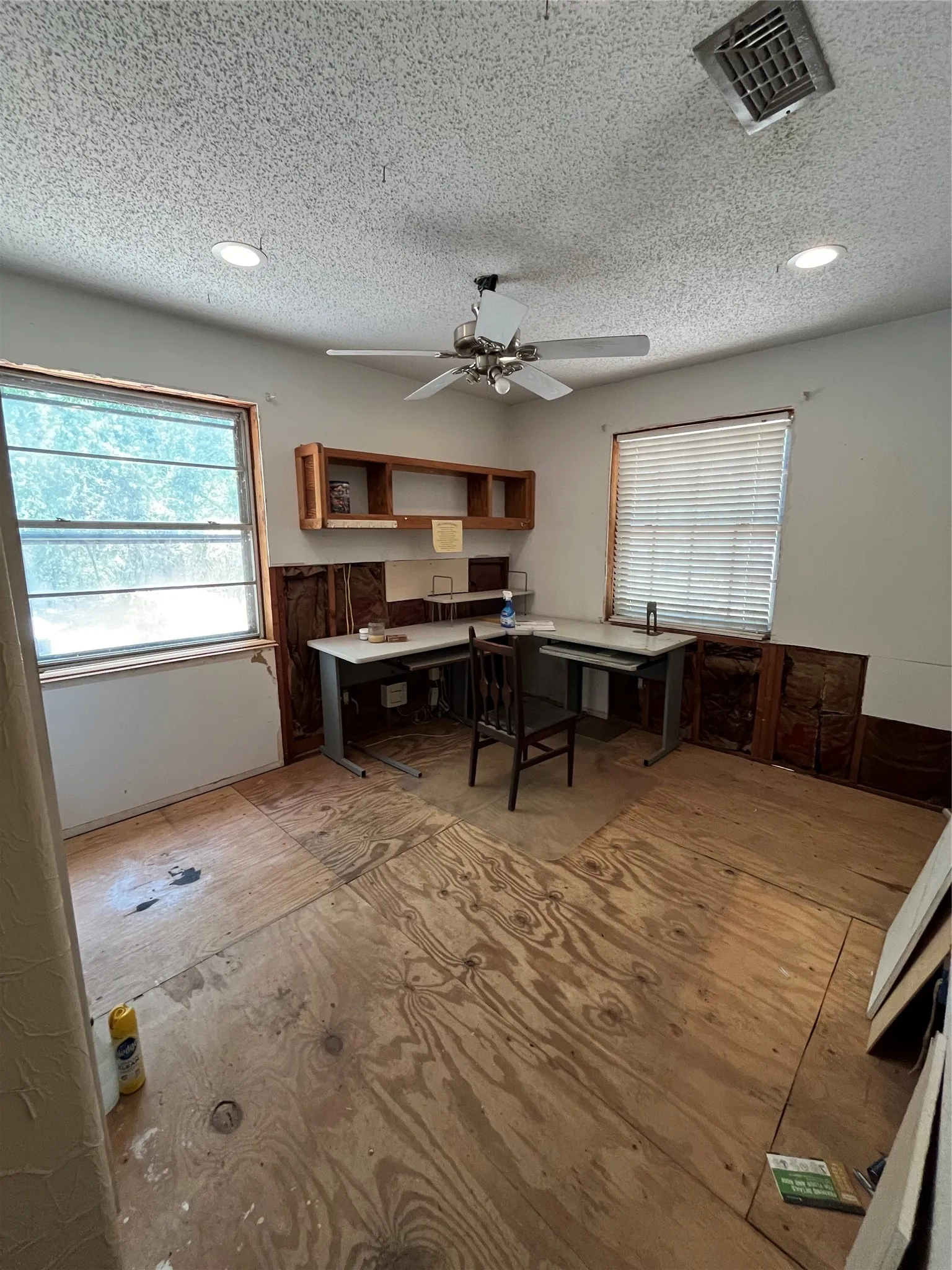 Single Family Residence For Sale in Tarrant County , 2320 Los Robles Drive, Grapevine, Texas 76051, 3 Bedroom, 2 Bathroom, 2 Garage spaces, 1,734 Sqft, built in 1968, mls#21326366, Real Estate Agent in Grapevine, Homes For Sale in Tarrant county, Homes For Sale in Grapevine, Realtor in Grapevine Texas, Real Estate Brokerage Independent Realty Texas, Luminita Cordes Realtor