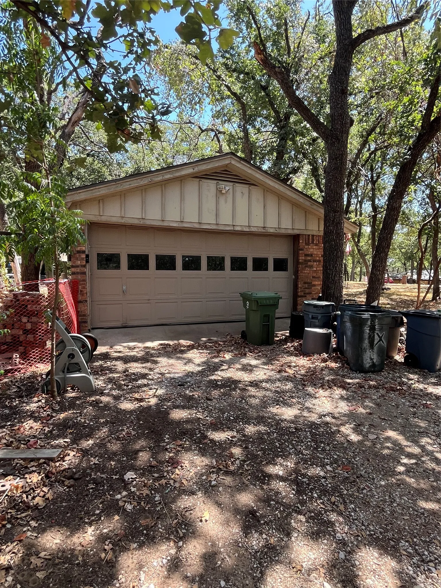 Single Family Residence For Sale in Tarrant County , 2320 Los Robles Drive, Grapevine, Texas 76051, 3 Bedroom, 2 Bathroom, 2 Garage spaces, 1,734 Sqft, built in 1968, mls#21326366, Real Estate Agent in Grapevine, Homes For Sale in Tarrant county, Homes For Sale in Grapevine, Realtor in Grapevine Texas, Real Estate Brokerage Independent Realty Texas, Luminita Cordes Realtor