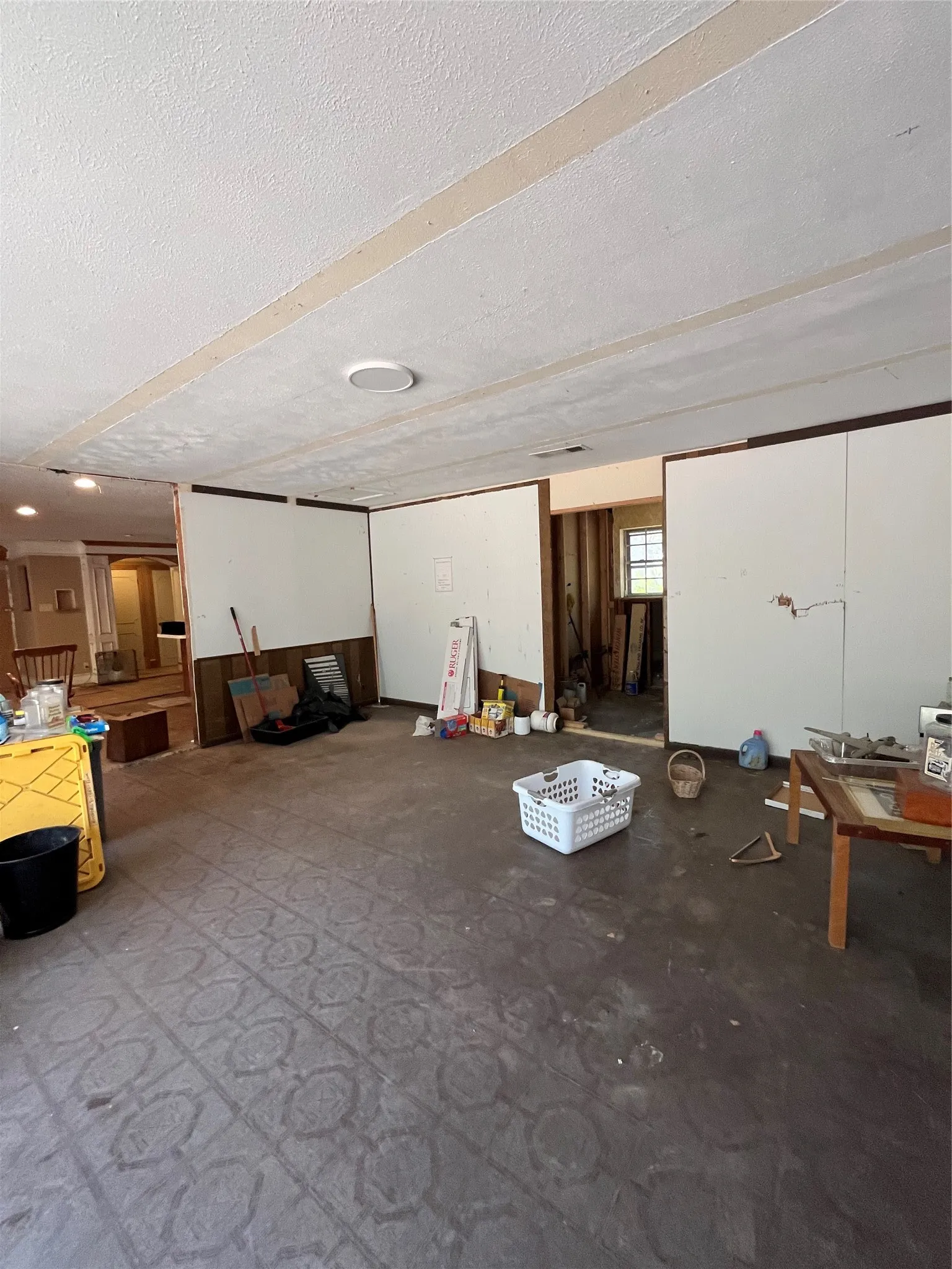 Single Family Residence For Sale in Tarrant County , 2320 Los Robles Drive, Grapevine, Texas 76051, 3 Bedroom, 2 Bathroom, 2 Garage spaces, 1,734 Sqft, built in 1968, mls#21326366, Real Estate Agent in Grapevine, Homes For Sale in Tarrant county, Homes For Sale in Grapevine, Realtor in Grapevine Texas, Real Estate Brokerage Independent Realty Texas, Luminita Cordes Realtor