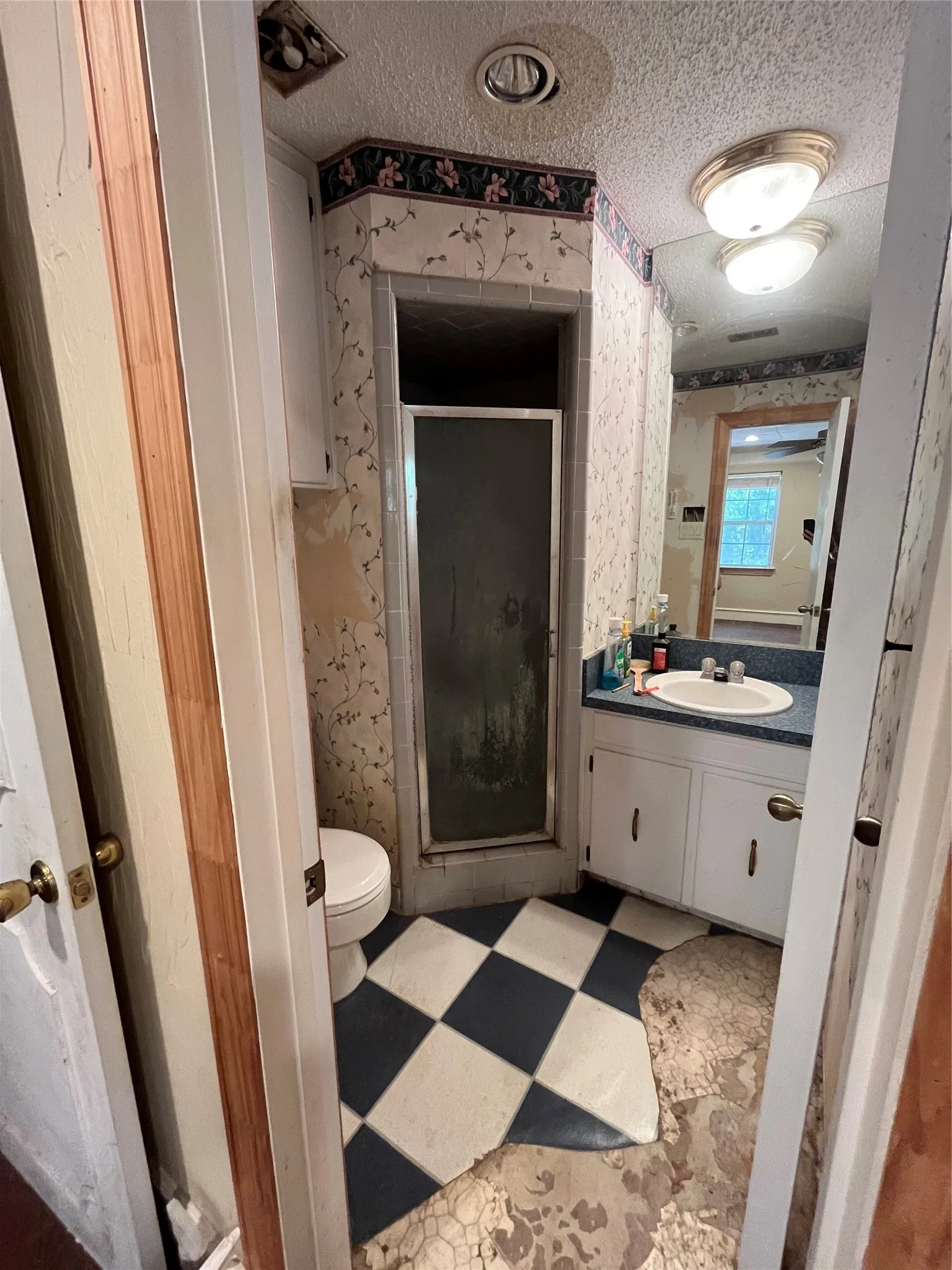 Single Family Residence For Sale in Tarrant County , 2320 Los Robles Drive, Grapevine, Texas 76051, 3 Bedroom, 2 Bathroom, 2 Garage spaces, 1,734 Sqft, built in 1968, mls#21326366, Real Estate Agent in Grapevine, Homes For Sale in Tarrant county, Homes For Sale in Grapevine, Realtor in Grapevine Texas, Real Estate Brokerage Independent Realty Texas, Luminita Cordes Realtor