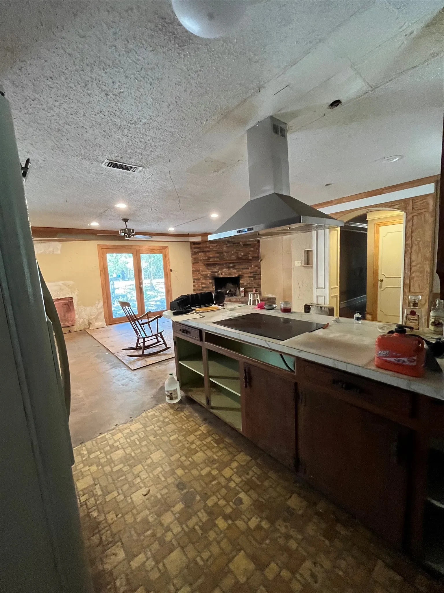 Single Family Residence For Sale in Tarrant County , 2320 Los Robles Drive, Grapevine, Texas 76051, 3 Bedroom, 2 Bathroom, 2 Garage spaces, 1,734 Sqft, built in 1968, mls#21326366, Real Estate Agent in Grapevine, Homes For Sale in Tarrant county, Homes For Sale in Grapevine, Realtor in Grapevine Texas, Real Estate Brokerage Independent Realty Texas, Luminita Cordes Realtor