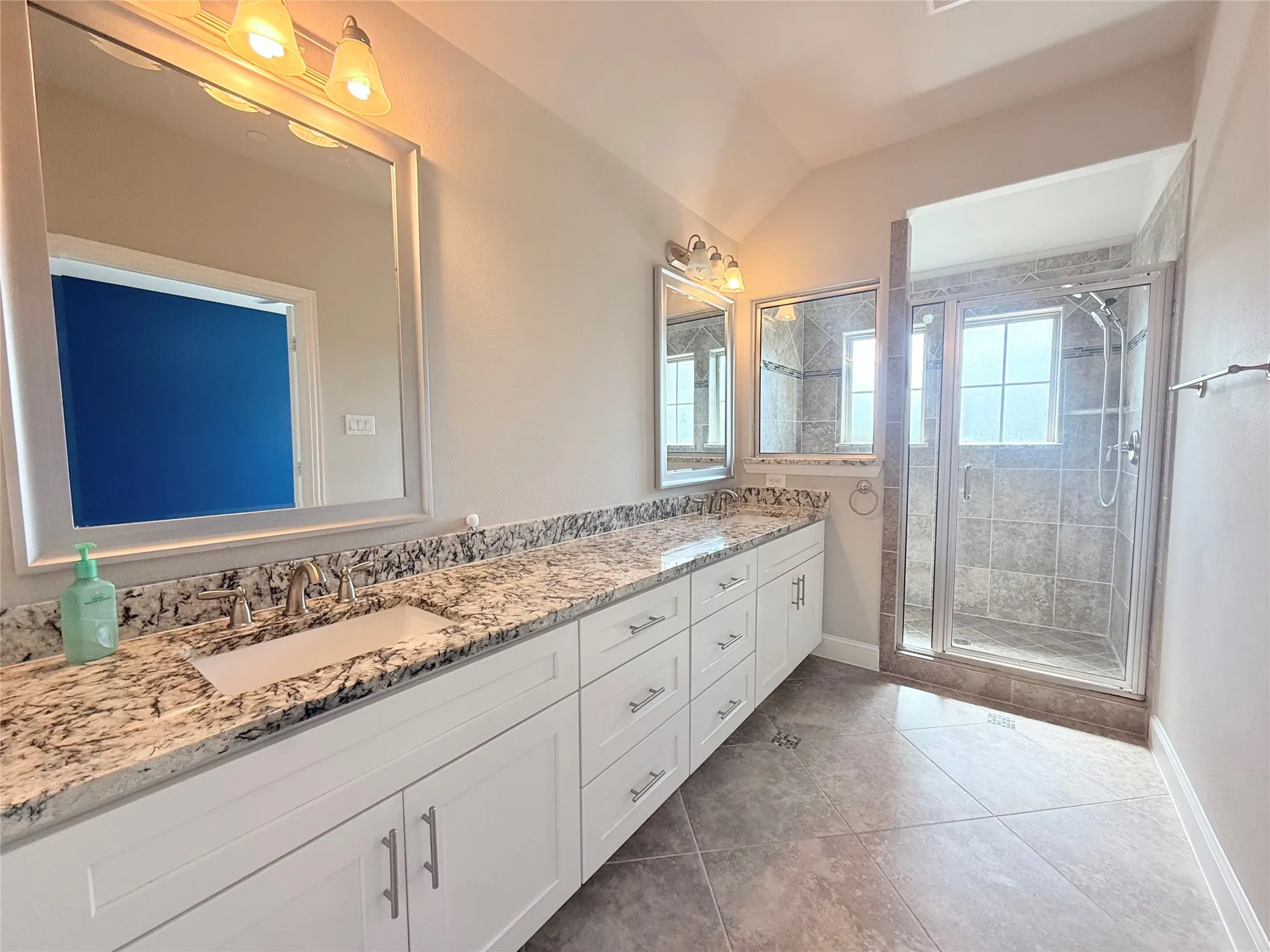 Dual vanity with granite countertop and undermount sinks