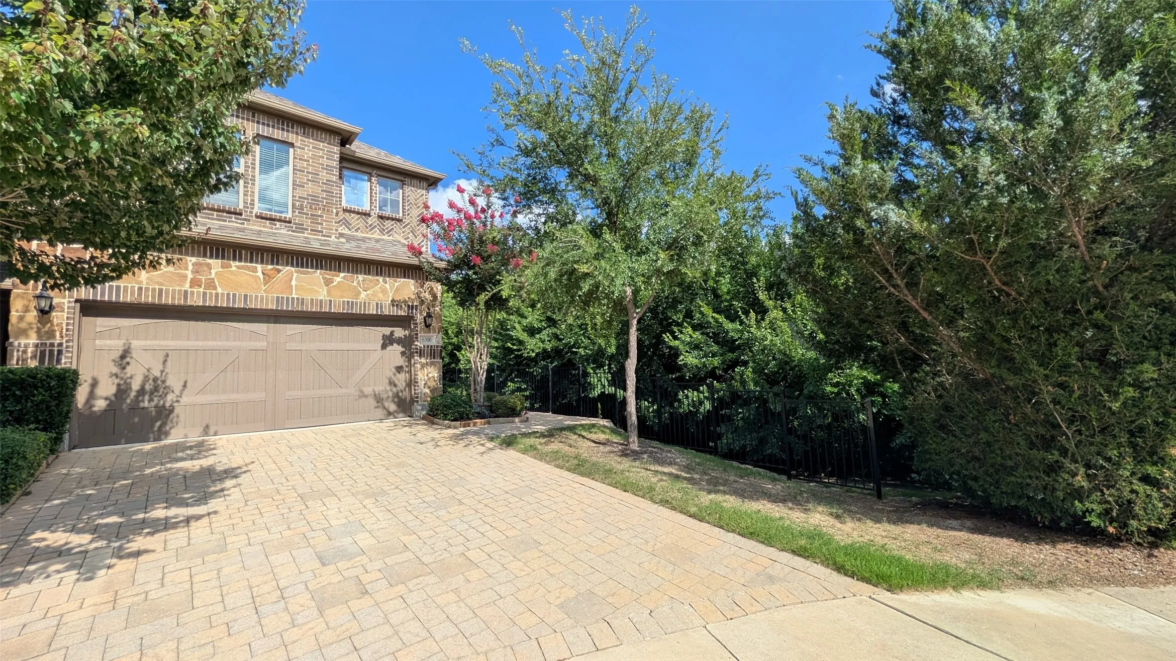 Townhouse For Rent in Collin County , 6300 Hermosa Drive, Plano, Texas 75024, 3 Bedroom, 3 Bathroom, 2 Garage spaces, 1,911 Sqft, built in 2016, mls#21335068, Real Estate Agent in Plano, Homes For Rent in Collin county, Homes For Rent in Plano, Realtor in Plano Texas, Real Estate Brokerage Independent Realty Texas, Luminita Cordes Realtor
