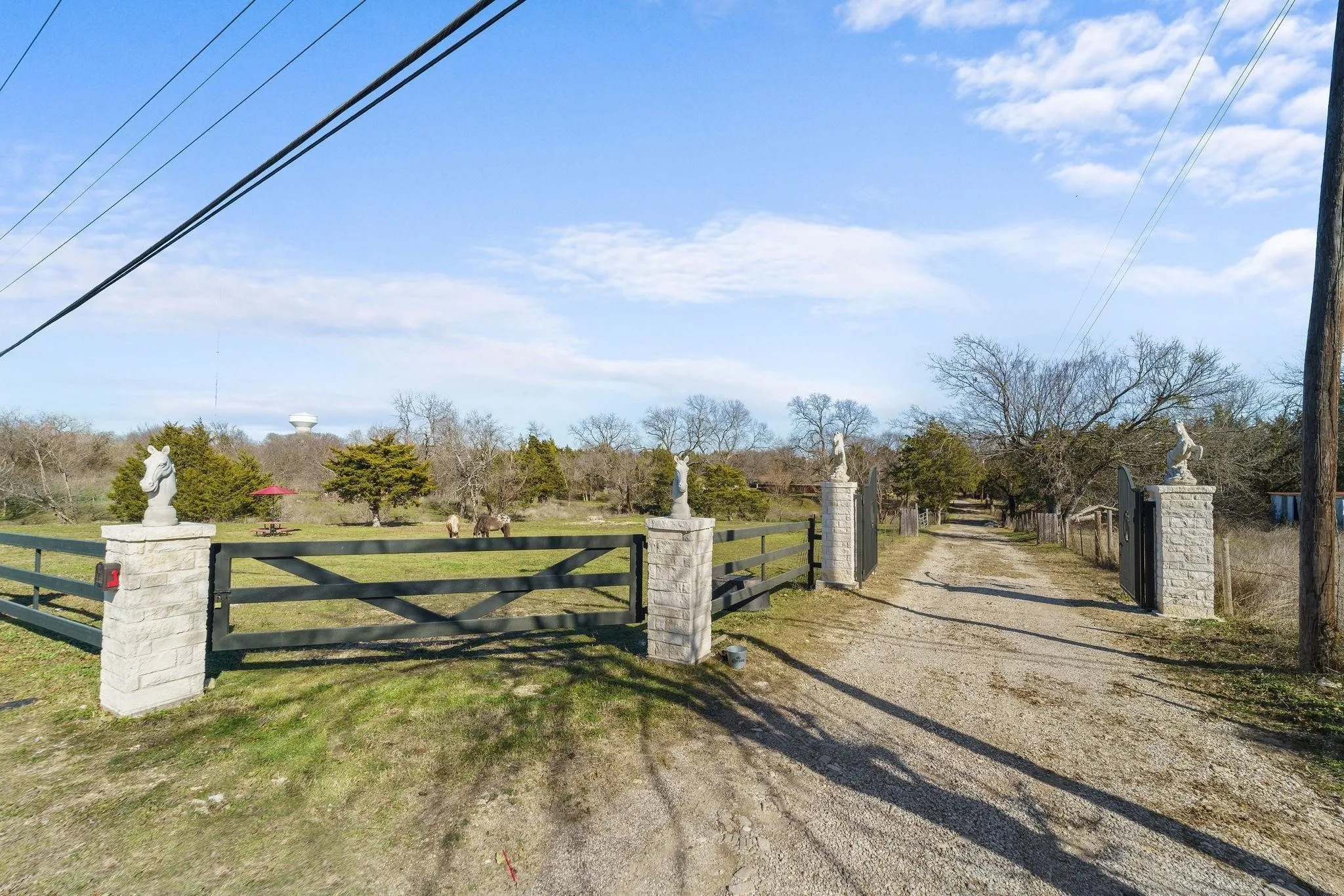Single Family Residence For Sale in Dallas County , 1006 S Clark Road, Cedar Hill, Texas 75104, 3 Bedroom, 2 Bathroom, 2 Garage spaces, 1,500 Sqft, built in 1973, mls#21335738, Real Estate Agent in Cedar Hill, Homes For Sale in Dallas county, Homes For Sale in Cedar Hill, Realtor in Cedar Hill Texas, Real Estate Brokerage Independent Realty Texas, Luminita Cordes Realtor