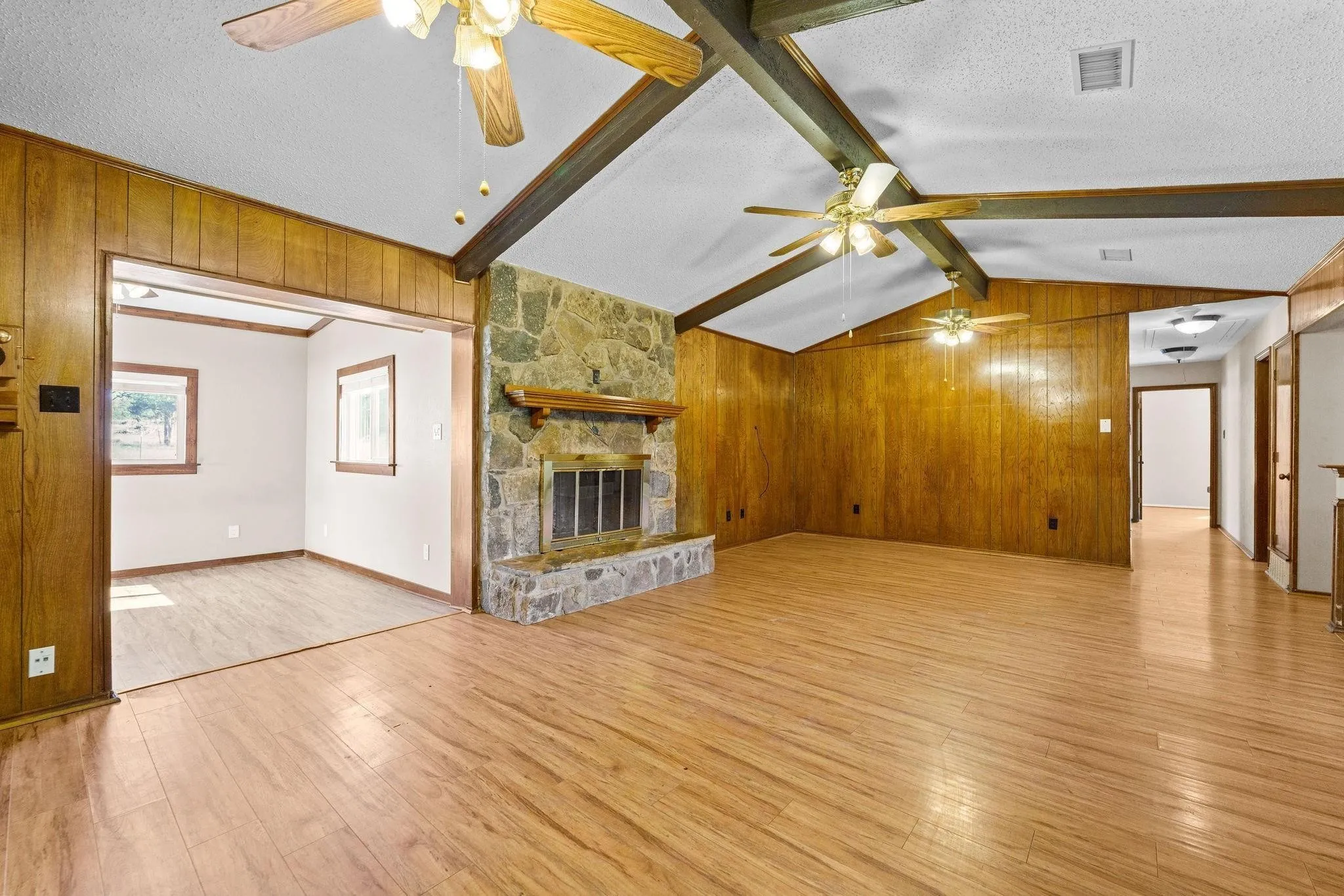 Single Family Residence For Sale in Dallas County , 1006 S Clark Road, Cedar Hill, Texas 75104, 3 Bedroom, 2 Bathroom, 2 Garage spaces, 1,500 Sqft, built in 1973, mls#21335738, Real Estate Agent in Cedar Hill, Homes For Sale in Dallas county, Homes For Sale in Cedar Hill, Realtor in Cedar Hill Texas, Real Estate Brokerage Independent Realty Texas, Luminita Cordes Realtor