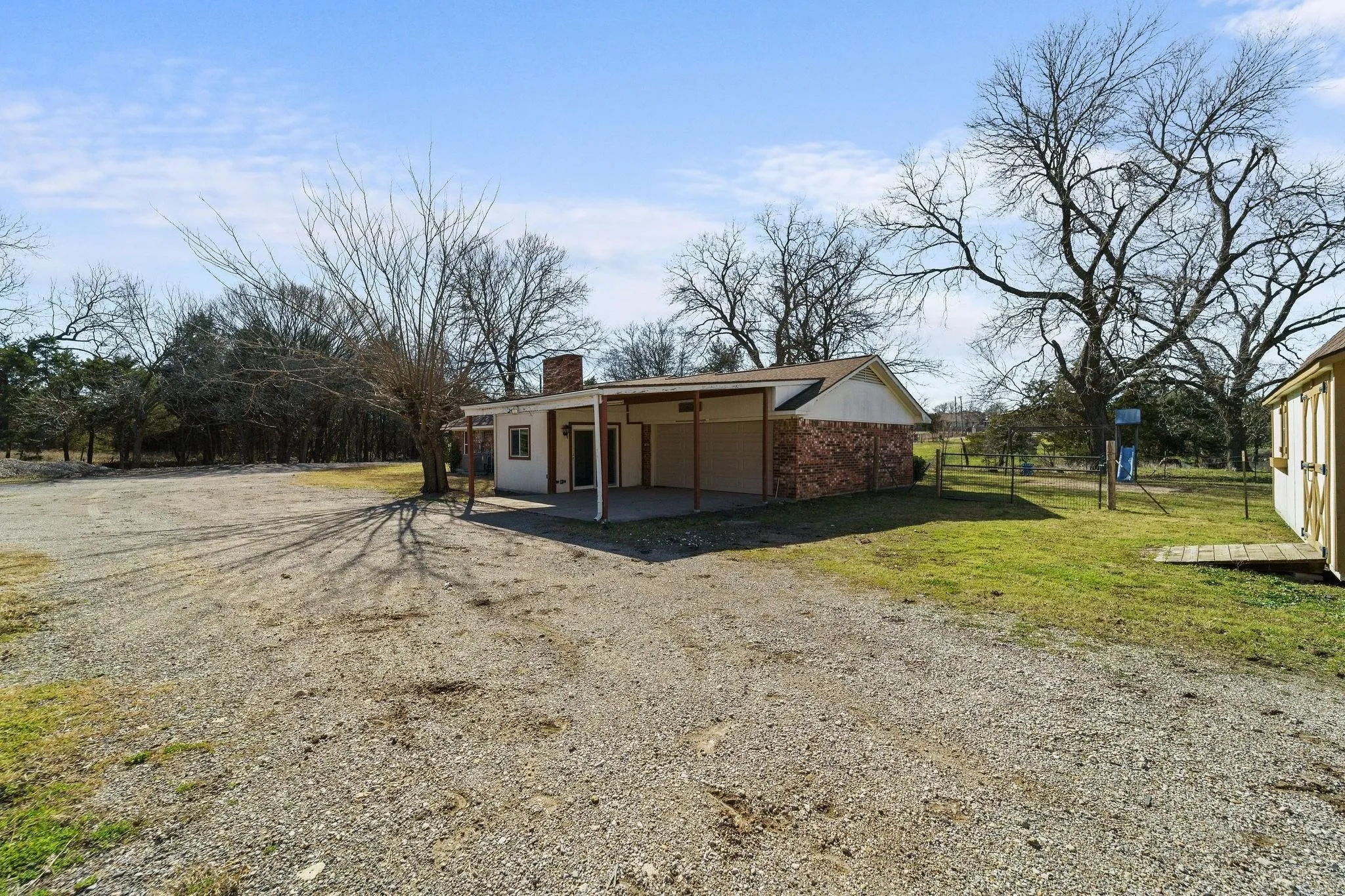 Single Family Residence For Sale in Dallas County , 1006 S Clark Road, Cedar Hill, Texas 75104, 3 Bedroom, 2 Bathroom, 2 Garage spaces, 1,500 Sqft, built in 1973, mls#21335738, Real Estate Agent in Cedar Hill, Homes For Sale in Dallas county, Homes For Sale in Cedar Hill, Realtor in Cedar Hill Texas, Real Estate Brokerage Independent Realty Texas, Luminita Cordes Realtor