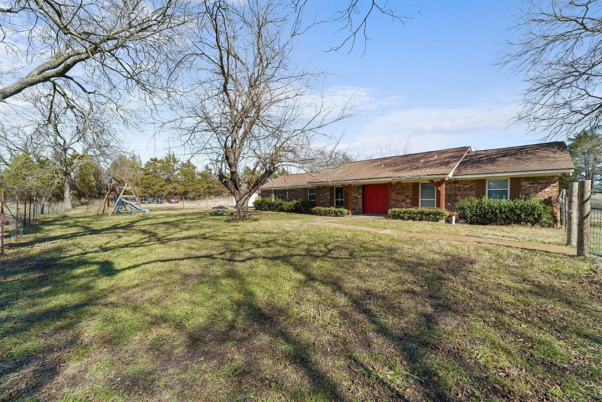 Single Family Residence For Sale in Dallas County , 1006 S Clark Road, Cedar Hill, Texas 75104, 3 Bedroom, 2 Bathroom, 2 Garage spaces, 1,500 Sqft, built in 1973, mls#21335738, Real Estate Agent in Cedar Hill, Homes For Sale in Dallas county, Homes For Sale in Cedar Hill, Realtor in Cedar Hill Texas, Real Estate Brokerage Independent Realty Texas, Luminita Cordes Realtor