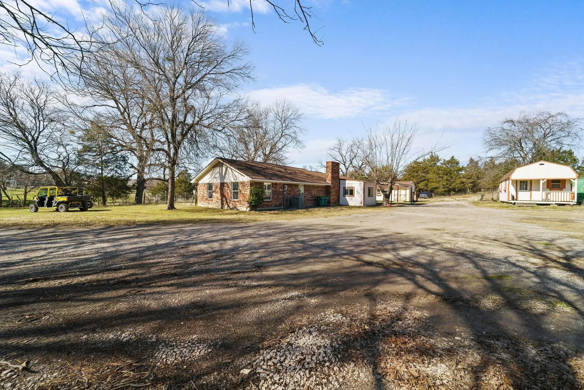 Single Family Residence For Sale in Dallas County , 1006 S Clark Road, Cedar Hill, Texas 75104, 3 Bedroom, 2 Bathroom, 2 Garage spaces, 1,500 Sqft, built in 1973, mls#21335738, Real Estate Agent in Cedar Hill, Homes For Sale in Dallas county, Homes For Sale in Cedar Hill, Realtor in Cedar Hill Texas, Real Estate Brokerage Independent Realty Texas, Luminita Cordes Realtor