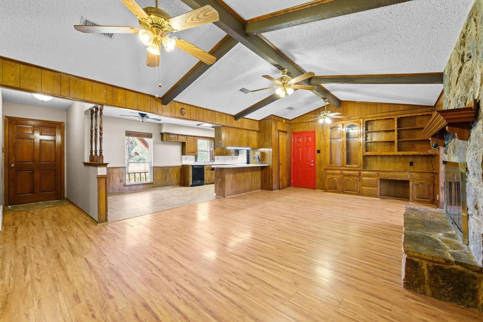 Single Family Residence For Sale in Dallas County , 1006 S Clark Road, Cedar Hill, Texas 75104, 3 Bedroom, 2 Bathroom, 2 Garage spaces, 1,500 Sqft, built in 1973, mls#21335738, Real Estate Agent in Cedar Hill, Homes For Sale in Dallas county, Homes For Sale in Cedar Hill, Realtor in Cedar Hill Texas, Real Estate Brokerage Independent Realty Texas, Luminita Cordes Realtor