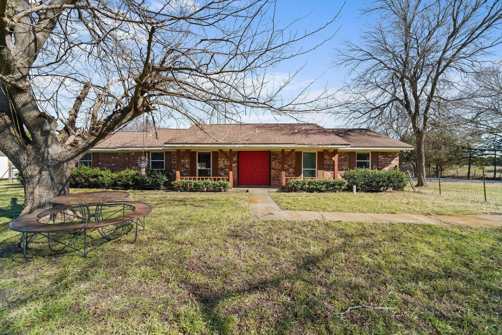 Single Family Residence For Sale in Dallas County , 1006 S Clark Road, Cedar Hill, Texas 75104, 3 Bedroom, 2 Bathroom, 2 Garage spaces, 1,500 Sqft, built in 1973, mls#21335738, Real Estate Agent in Cedar Hill, Homes For Sale in Dallas county, Homes For Sale in Cedar Hill, Realtor in Cedar Hill Texas, Real Estate Brokerage Independent Realty Texas, Luminita Cordes Realtor