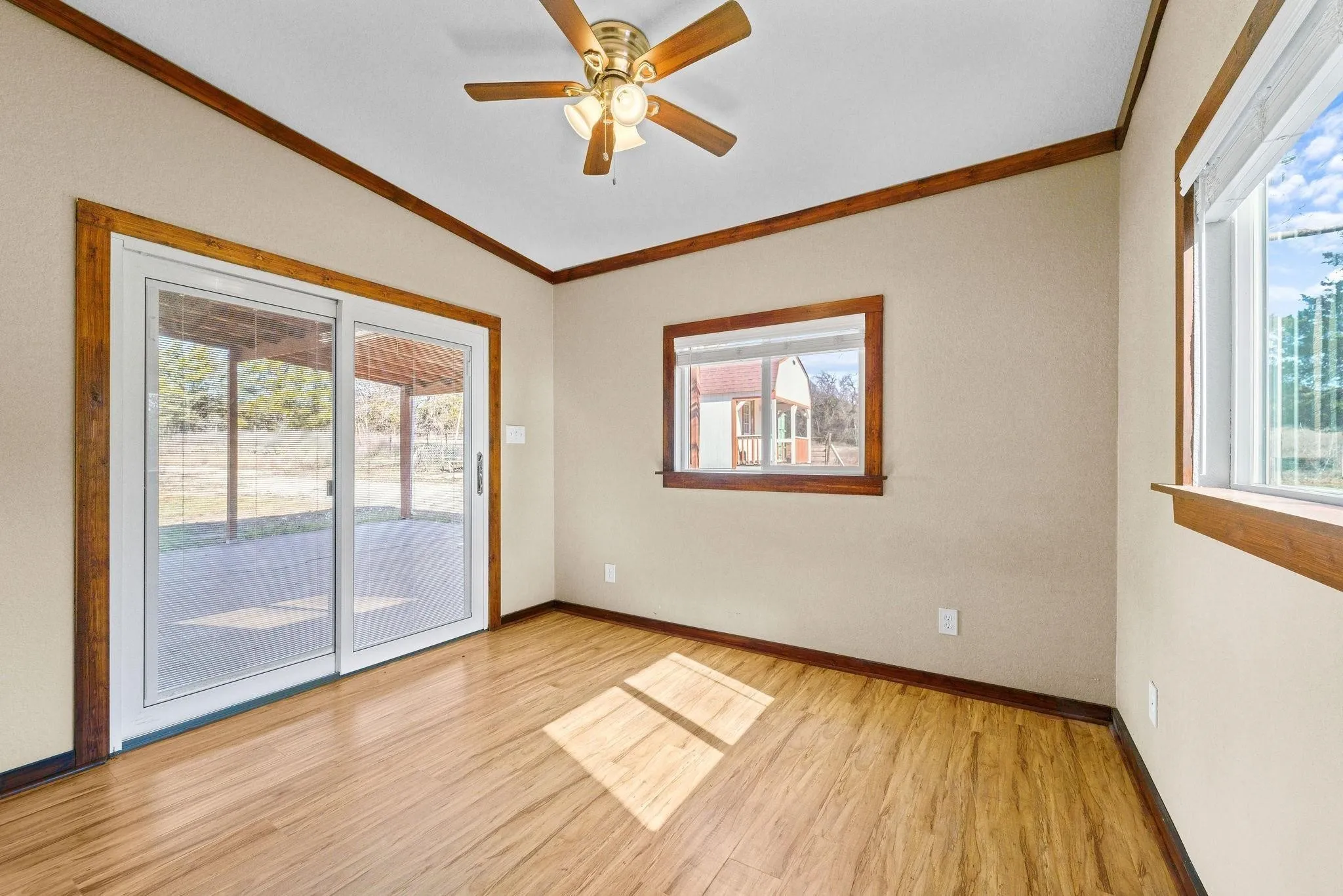 Single Family Residence For Sale in Dallas County , 1006 S Clark Road, Cedar Hill, Texas 75104, 3 Bedroom, 2 Bathroom, 2 Garage spaces, 1,500 Sqft, built in 1973, mls#21335738, Real Estate Agent in Cedar Hill, Homes For Sale in Dallas county, Homes For Sale in Cedar Hill, Realtor in Cedar Hill Texas, Real Estate Brokerage Independent Realty Texas, Luminita Cordes Realtor