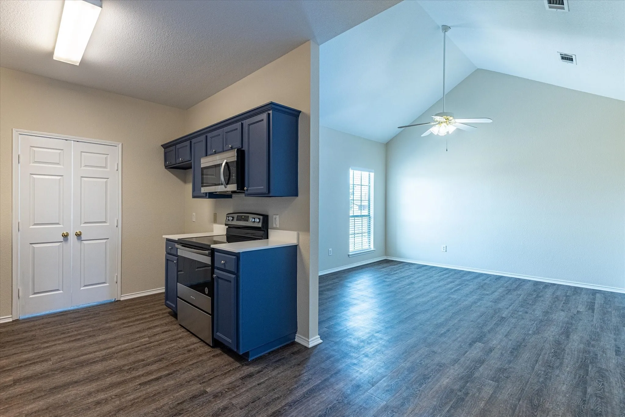 Duplex For Rent in Parker County , 102 Collett Court, Weatherford, Texas 76088, 3 Bedroom, 2 Bathroom, Garage spaces, 1,062 Sqft, built in 2007, mls#21335745, Real Estate Agent in Weatherford, Homes For Rent in Parker county, Homes For Rent in Weatherford, Realtor in Weatherford Texas, Real Estate Brokerage Independent Realty Texas, Luminita Cordes Realtor