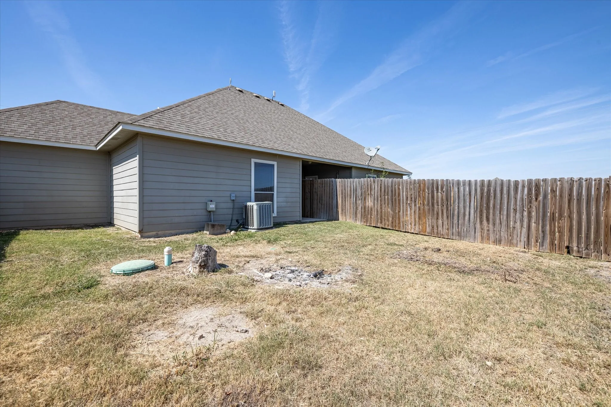 Duplex For Rent in Parker County , 102 Collett Court, Weatherford, Texas 76088, 3 Bedroom, 2 Bathroom, Garage spaces, 1,062 Sqft, built in 2007, mls#21335745, Real Estate Agent in Weatherford, Homes For Rent in Parker county, Homes For Rent in Weatherford, Realtor in Weatherford Texas, Real Estate Brokerage Independent Realty Texas, Luminita Cordes Realtor