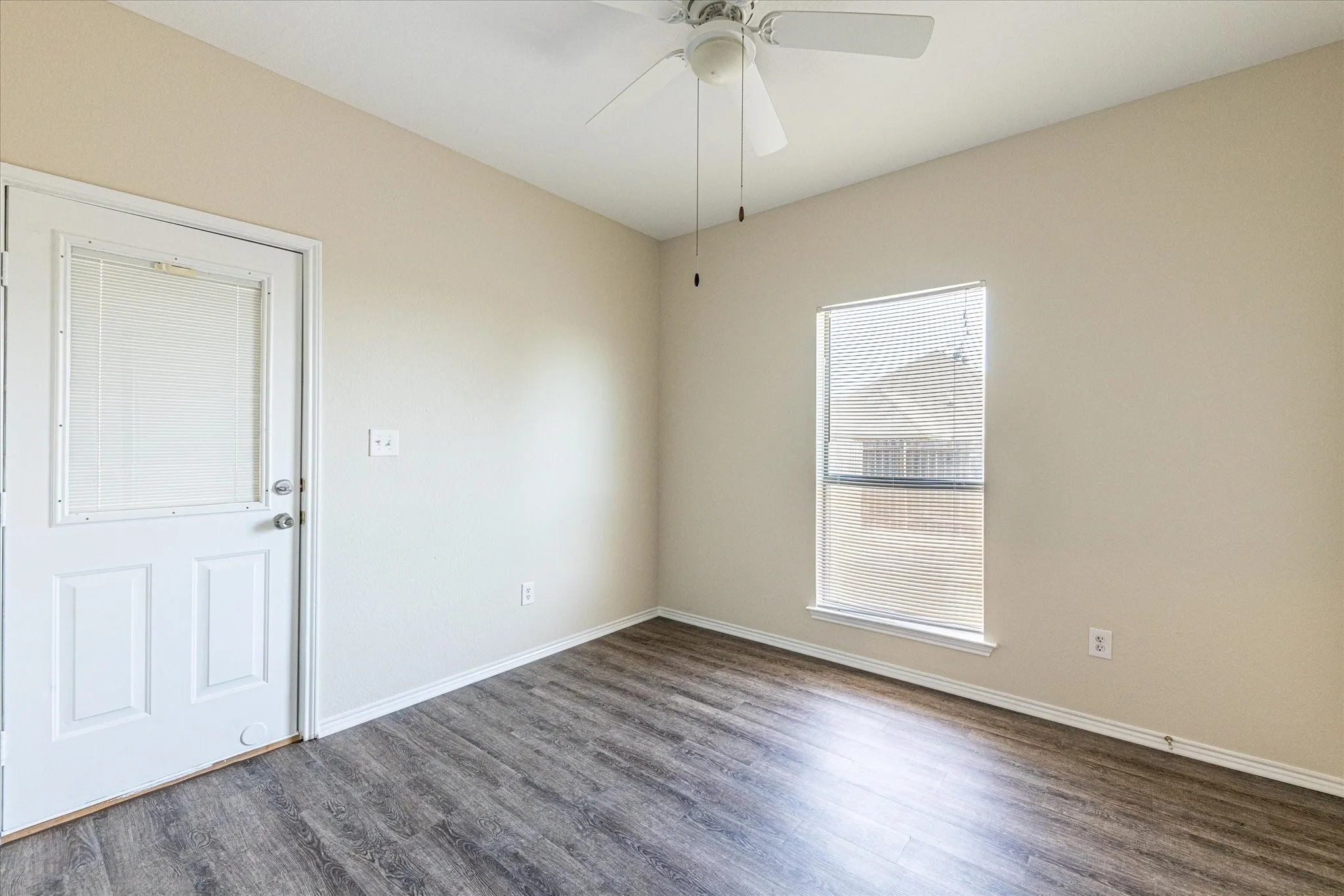 Duplex For Rent in Parker County , 102 Collett Court, Weatherford, Texas 76088, 3 Bedroom, 2 Bathroom, Garage spaces, 1,062 Sqft, built in 2007, mls#21335745, Real Estate Agent in Weatherford, Homes For Rent in Parker county, Homes For Rent in Weatherford, Realtor in Weatherford Texas, Real Estate Brokerage Independent Realty Texas, Luminita Cordes Realtor
