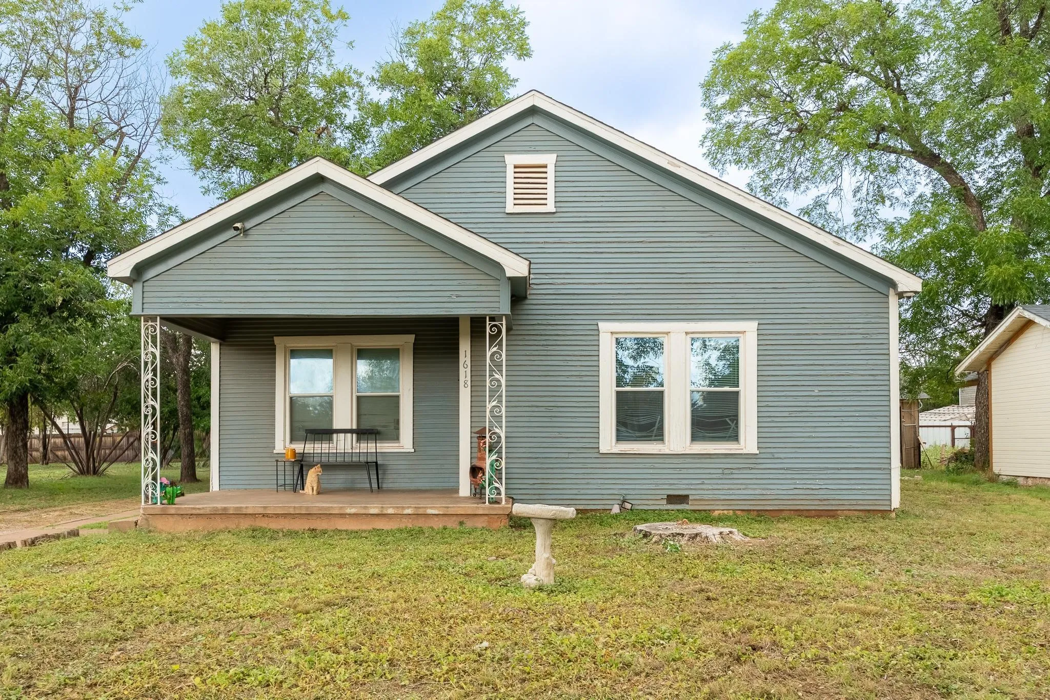 Single Family Residence For Sale in Taylor County , 1618 Chestnut Street, Abilene, Texas 79602, 2 Bedroom, 1 Bathroom, 1 Garage spaces, 1,136 Sqft, built in 1939, mls#21335679, Real Estate Agent in Abilene, Homes For Sale in Taylor county, Homes For Sale in Abilene, Realtor in Abilene Texas, Real Estate Brokerage Independent Realty Texas, Luminita Cordes Realtor