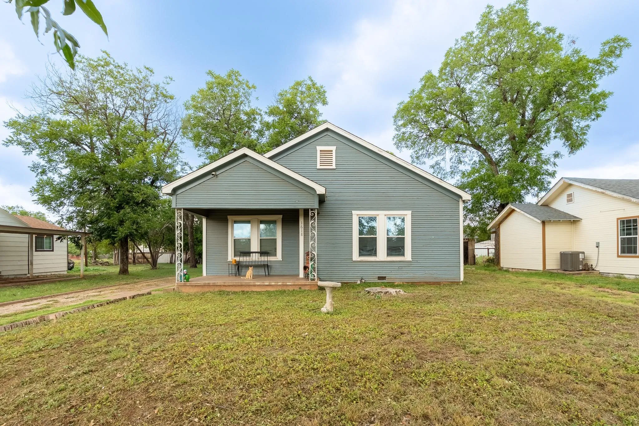 Single Family Residence For Sale in Taylor County , 1618 Chestnut Street, Abilene, Texas 79602, 2 Bedroom, 1 Bathroom, 1 Garage spaces, 1,136 Sqft, built in 1939, mls#21335679, Real Estate Agent in Abilene, Homes For Sale in Taylor county, Homes For Sale in Abilene, Realtor in Abilene Texas, Real Estate Brokerage Independent Realty Texas, Luminita Cordes Realtor