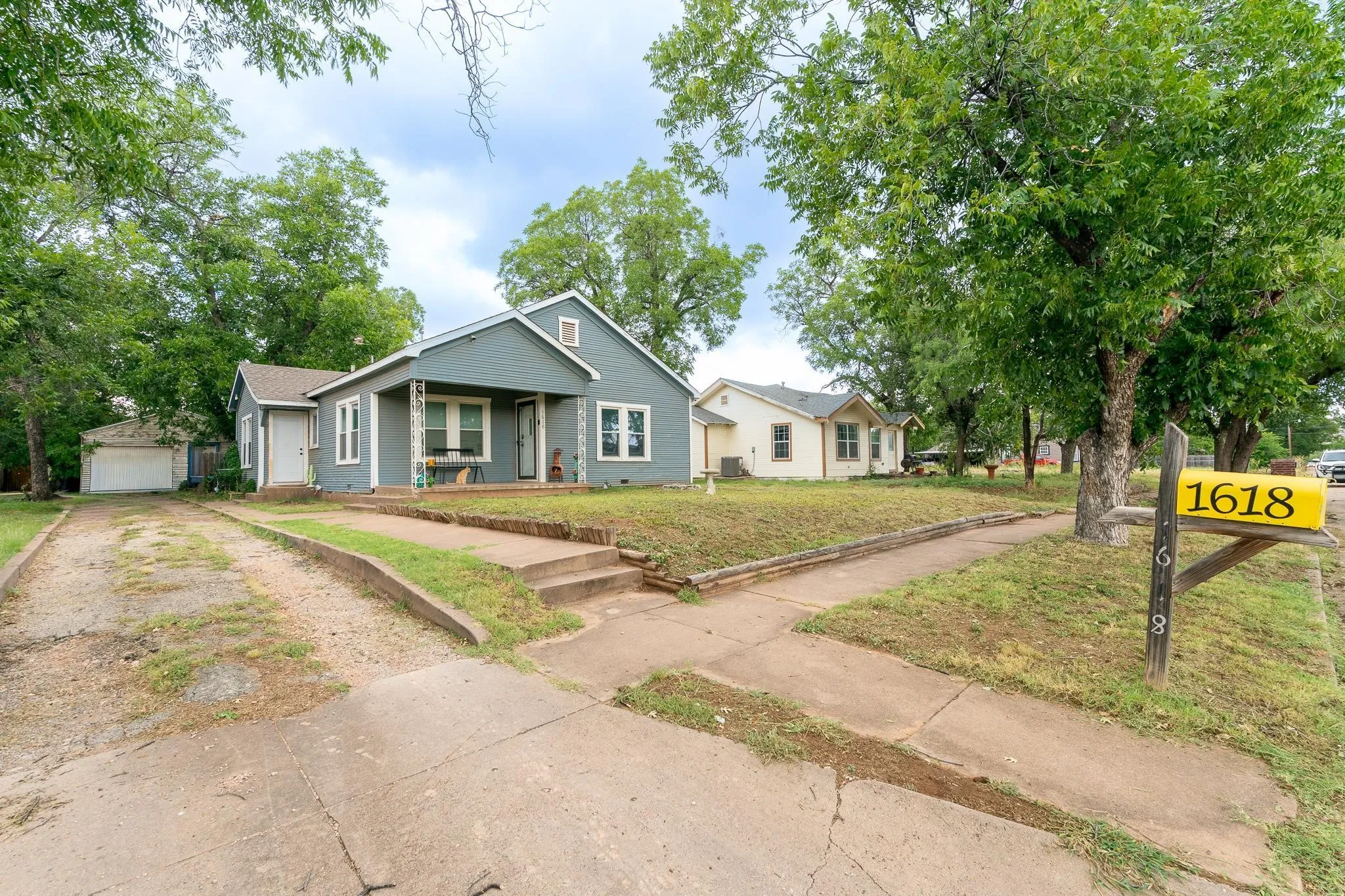 Single Family Residence For Sale in Taylor County , 1618 Chestnut Street, Abilene, Texas 79602, 2 Bedroom, 1 Bathroom, 1 Garage spaces, 1,136 Sqft, built in 1939, mls#21335679, Real Estate Agent in Abilene, Homes For Sale in Taylor county, Homes For Sale in Abilene, Realtor in Abilene Texas, Real Estate Brokerage Independent Realty Texas, Luminita Cordes Realtor