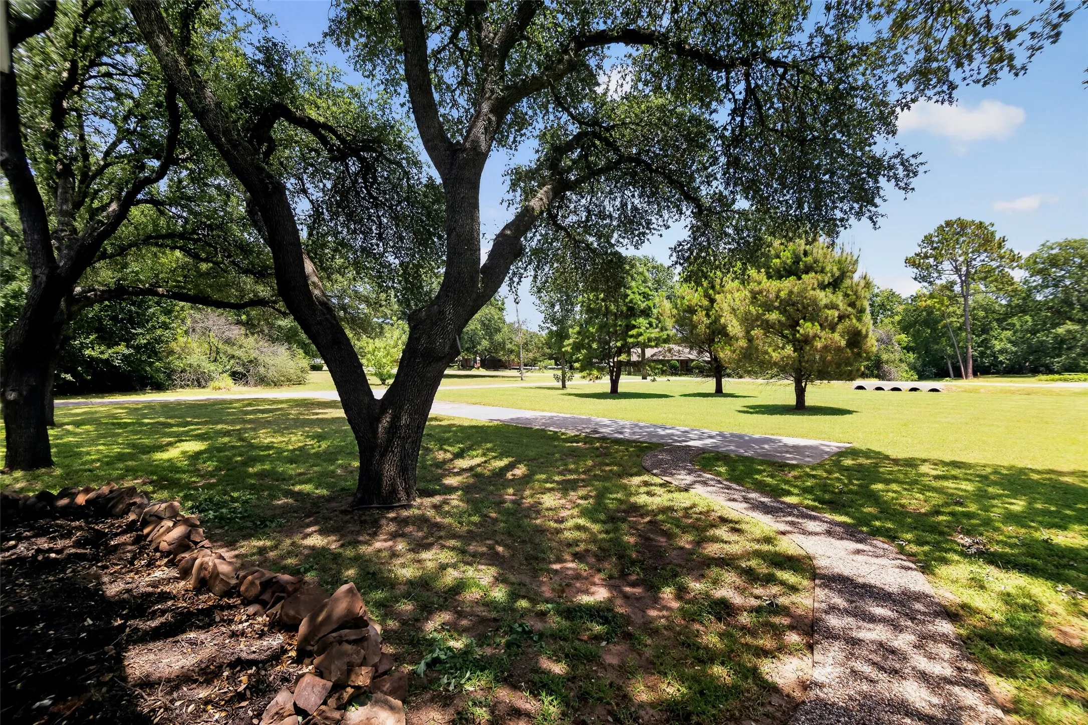Single Family Residence For Rent in Denton County , 5049 Golden Circle, Denton, Texas 76208, 4 Bedroom, 4 Bathroom, 4 Garage spaces, 3,640 Sqft, built in 1977, mls#21335757, Real Estate Agent in Denton, Homes For Rent in Denton county, Homes For Rent in Denton, Realtor in Denton Texas, Real Estate Brokerage Independent Realty Texas, Luminita Cordes Realtor