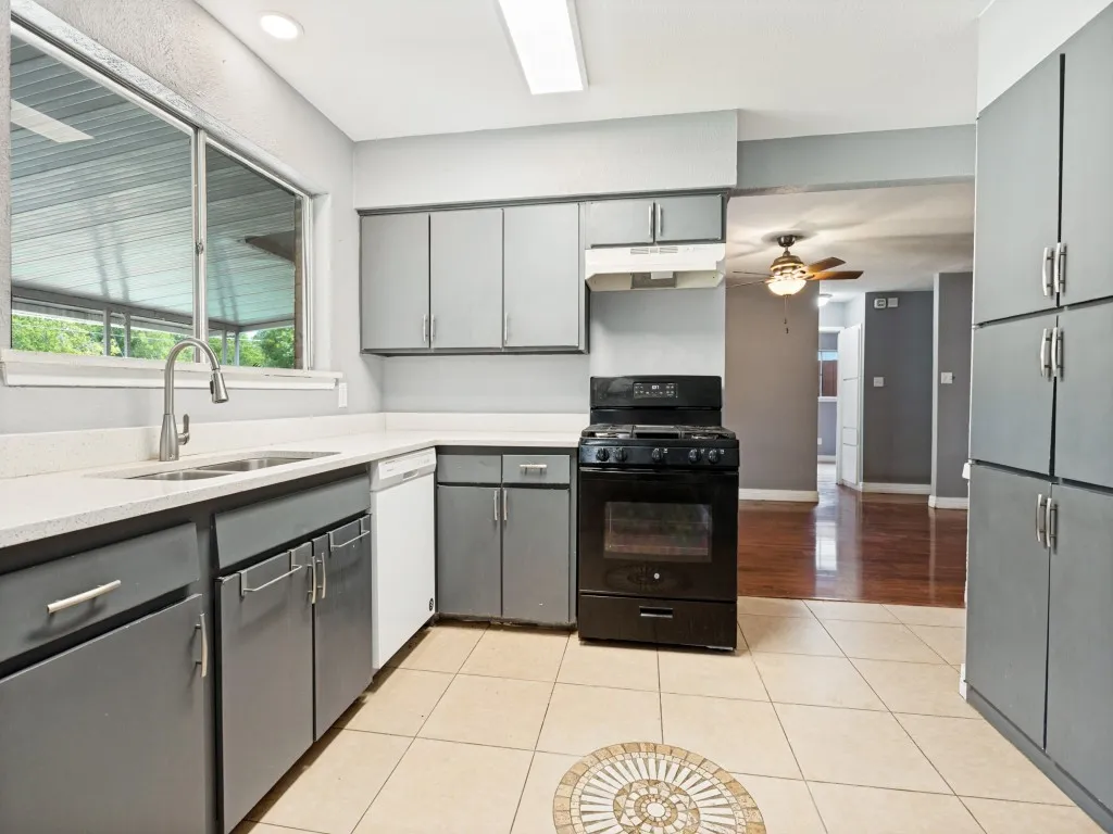 Single Family Residence For Sale in Dallas County , 3122 Cheyenne Street, Irving, Texas 75062, 3 Bedroom, 2 Bathroom, 2 Garage spaces, 1,357 Sqft, built in 1968, mls#21329212, Real Estate Agent in Irving, Homes For Sale in Dallas county, Homes For Sale in Irving, Realtor in Irving Texas, Real Estate Brokerage Independent Realty Texas, Luminita Cordes Realtor