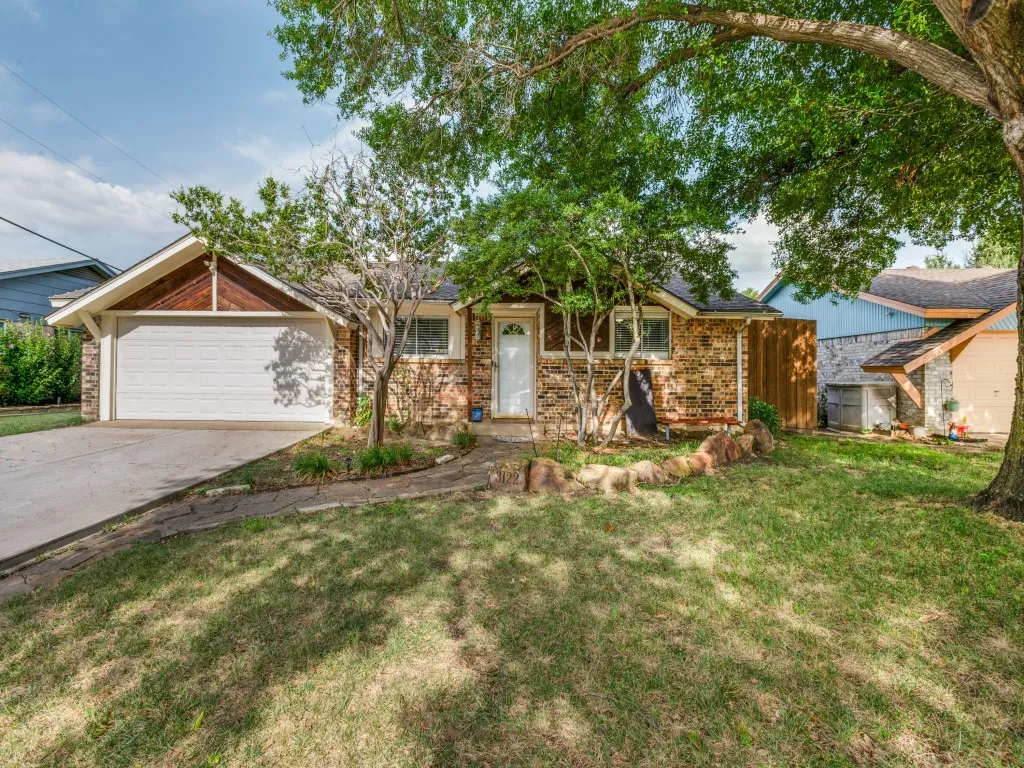 Single Family Residence For Sale in Dallas County , 3122 Cheyenne Street, Irving, Texas 75062, 3 Bedroom, 2 Bathroom, 2 Garage spaces, 1,357 Sqft, built in 1968, mls#21329212, Real Estate Agent in Irving, Homes For Sale in Dallas county, Homes For Sale in Irving, Realtor in Irving Texas, Real Estate Brokerage Independent Realty Texas, Luminita Cordes Realtor