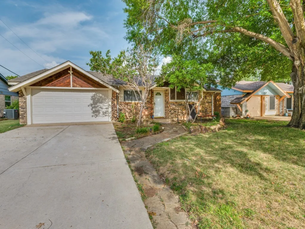 Single Family Residence For Sale in Dallas County , 3122 Cheyenne Street, Irving, Texas 75062, 3 Bedroom, 2 Bathroom, 2 Garage spaces, 1,357 Sqft, built in 1968, mls#21329212, Real Estate Agent in Irving, Homes For Sale in Dallas county, Homes For Sale in Irving, Realtor in Irving Texas, Real Estate Brokerage Independent Realty Texas, Luminita Cordes Realtor