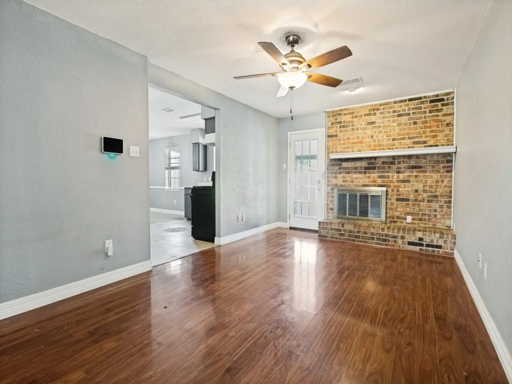 Single Family Residence For Sale in Dallas County , 3122 Cheyenne Street, Irving, Texas 75062, 3 Bedroom, 2 Bathroom, 2 Garage spaces, 1,357 Sqft, built in 1968, mls#21329212, Real Estate Agent in Irving, Homes For Sale in Dallas county, Homes For Sale in Irving, Realtor in Irving Texas, Real Estate Brokerage Independent Realty Texas, Luminita Cordes Realtor