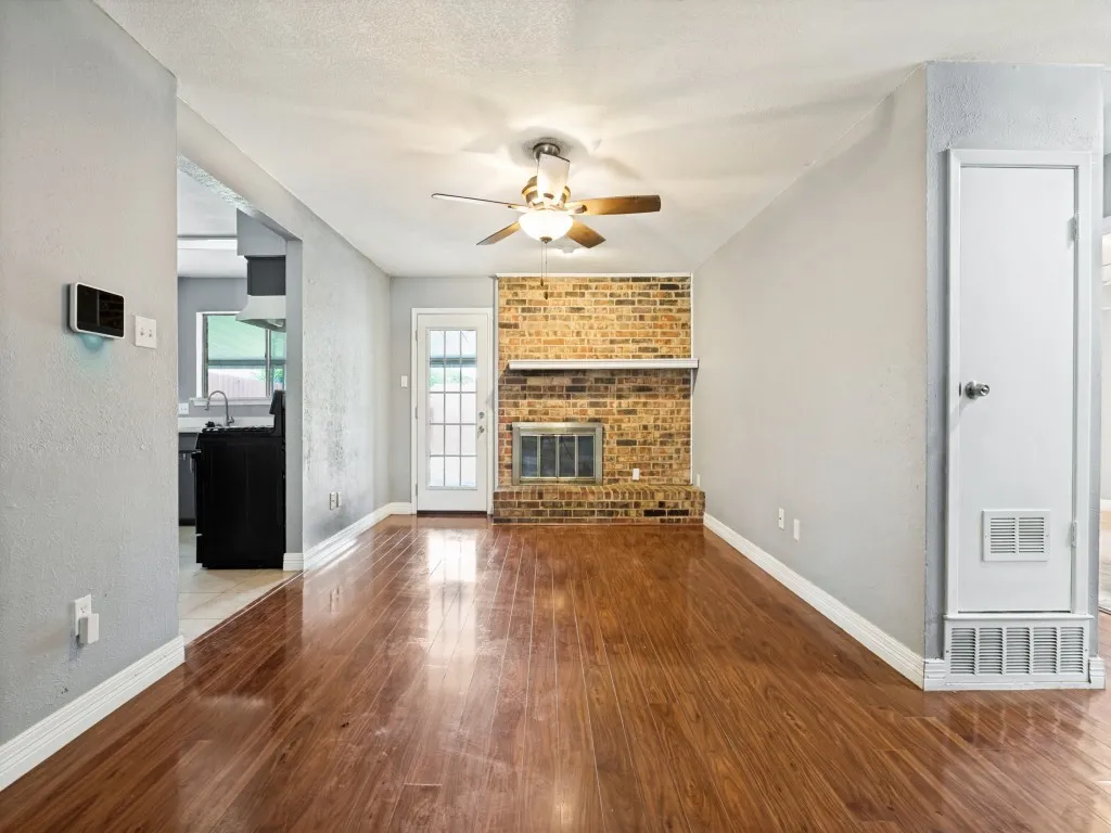 Single Family Residence For Sale in Dallas County , 3122 Cheyenne Street, Irving, Texas 75062, 3 Bedroom, 2 Bathroom, 2 Garage spaces, 1,357 Sqft, built in 1968, mls#21329212, Real Estate Agent in Irving, Homes For Sale in Dallas county, Homes For Sale in Irving, Realtor in Irving Texas, Real Estate Brokerage Independent Realty Texas, Luminita Cordes Realtor
