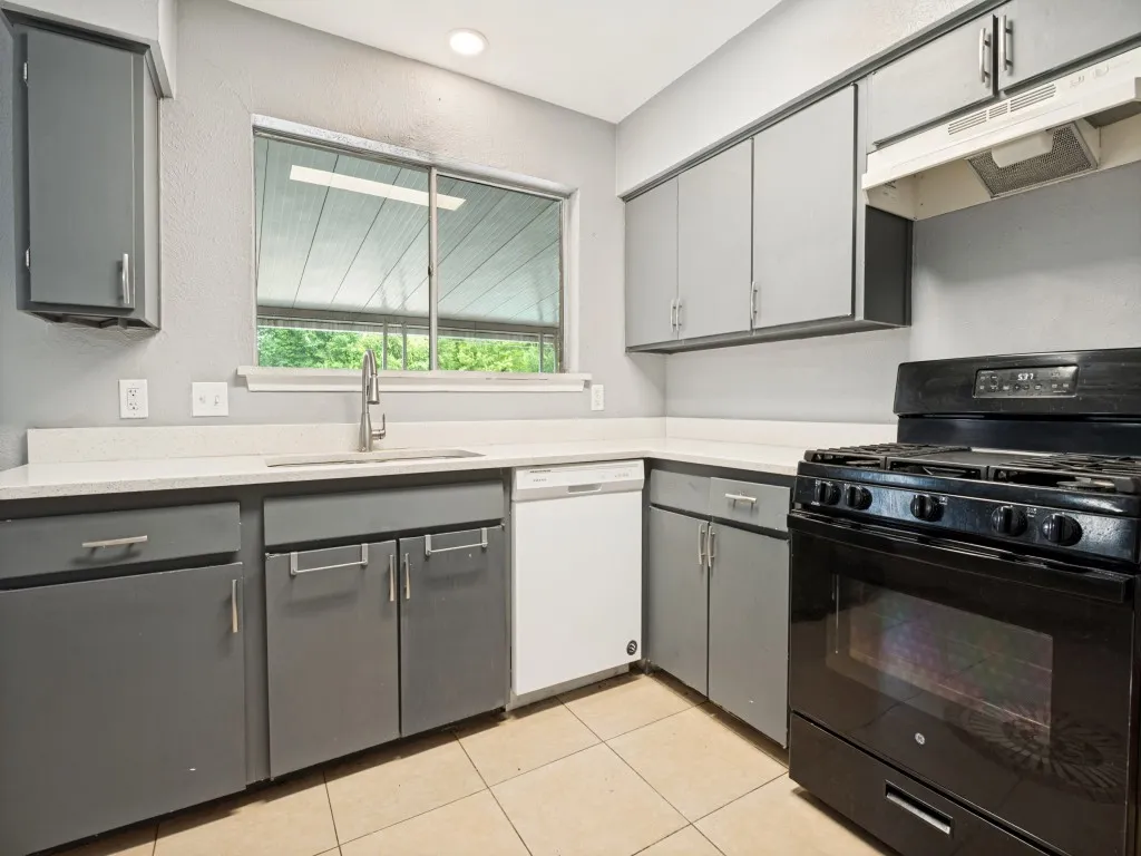 Single Family Residence For Sale in Dallas County , 3122 Cheyenne Street, Irving, Texas 75062, 3 Bedroom, 2 Bathroom, 2 Garage spaces, 1,357 Sqft, built in 1968, mls#21329212, Real Estate Agent in Irving, Homes For Sale in Dallas county, Homes For Sale in Irving, Realtor in Irving Texas, Real Estate Brokerage Independent Realty Texas, Luminita Cordes Realtor